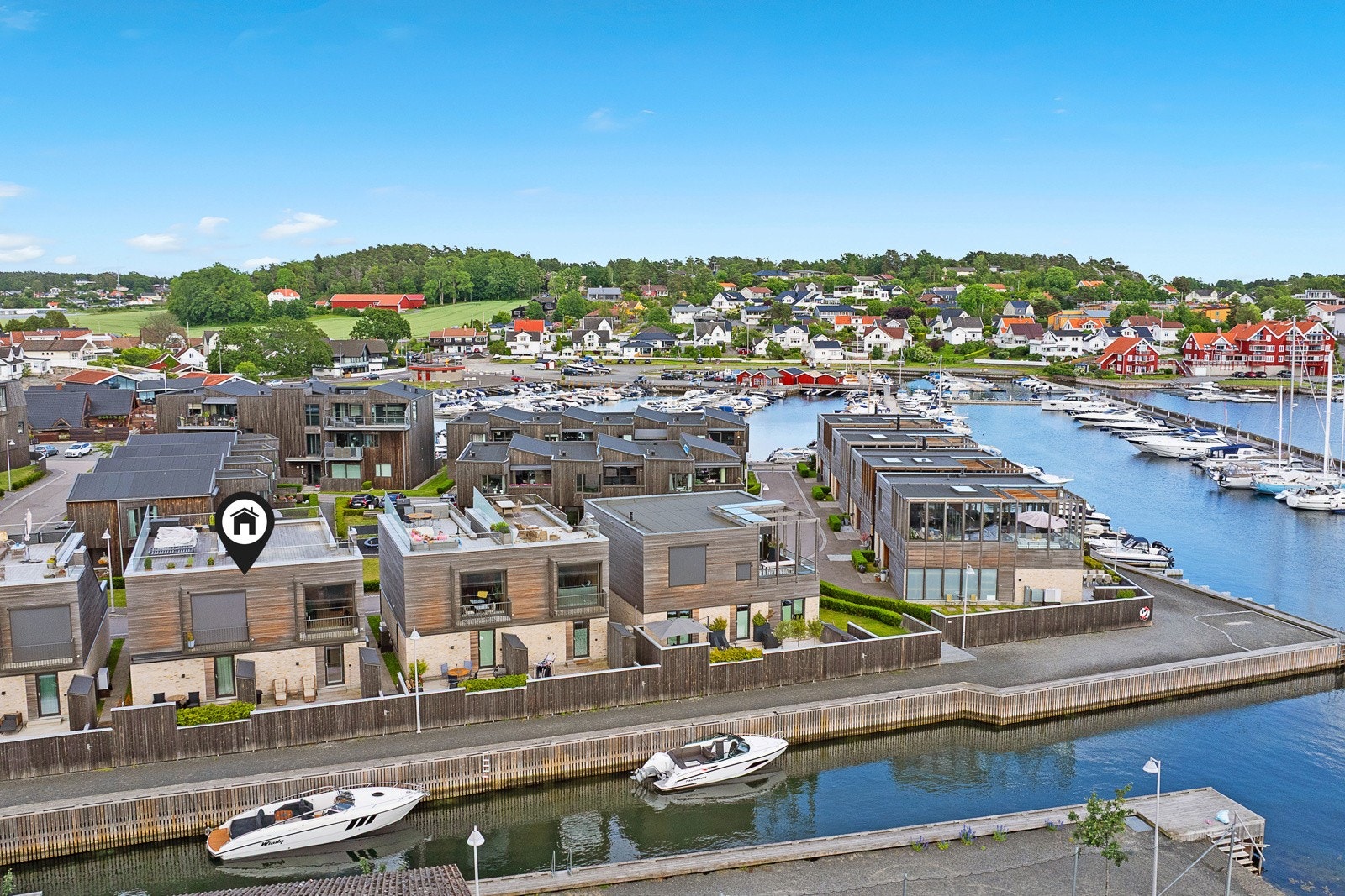 Her kan du ta morgenbadet rett på utsiden av boligen Galleribilde