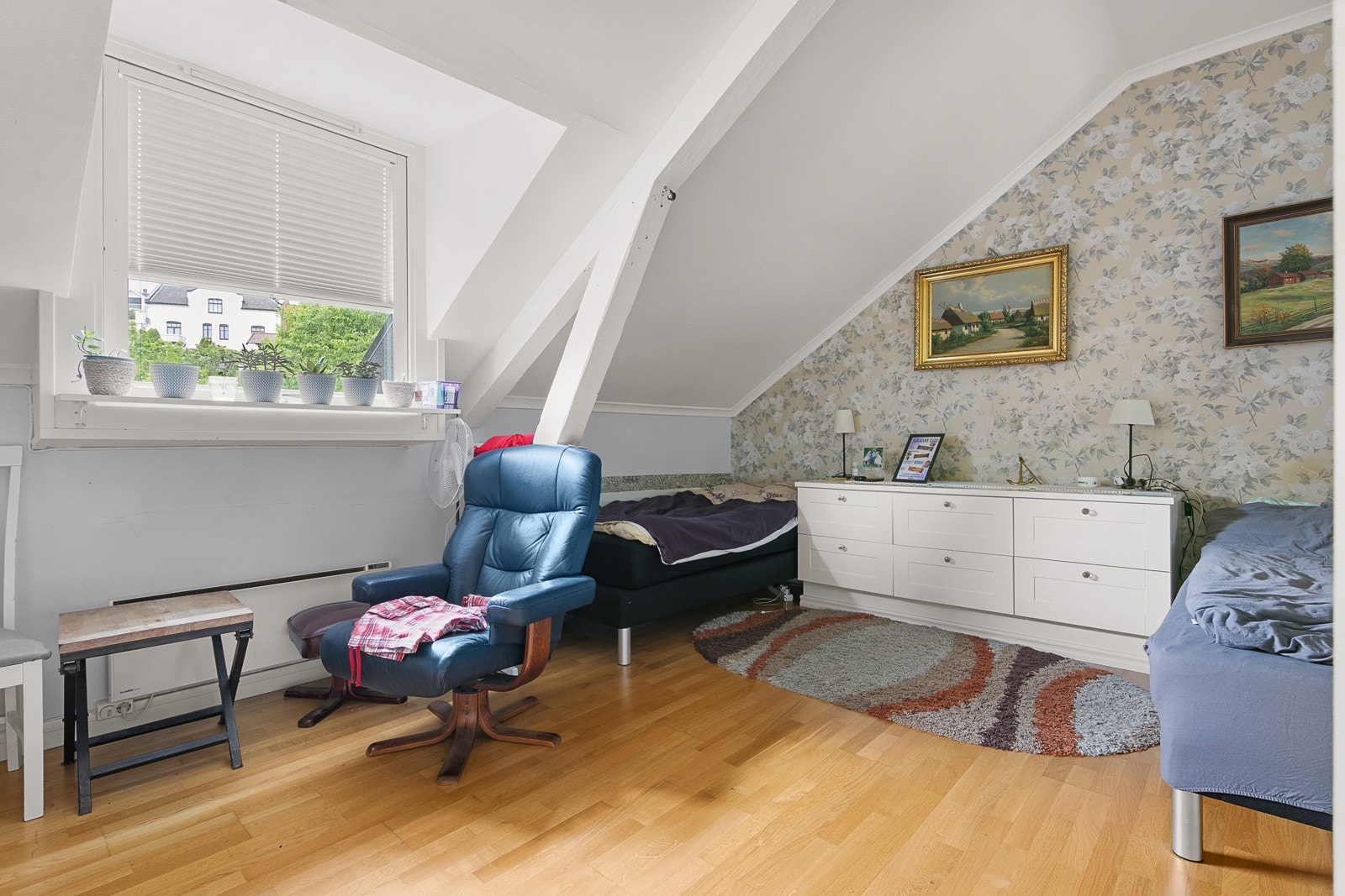 Alle rom bærer preg av romslig, tradisjonell stil med mye potensiale til å gjøre det til sitt eget Galleribilde