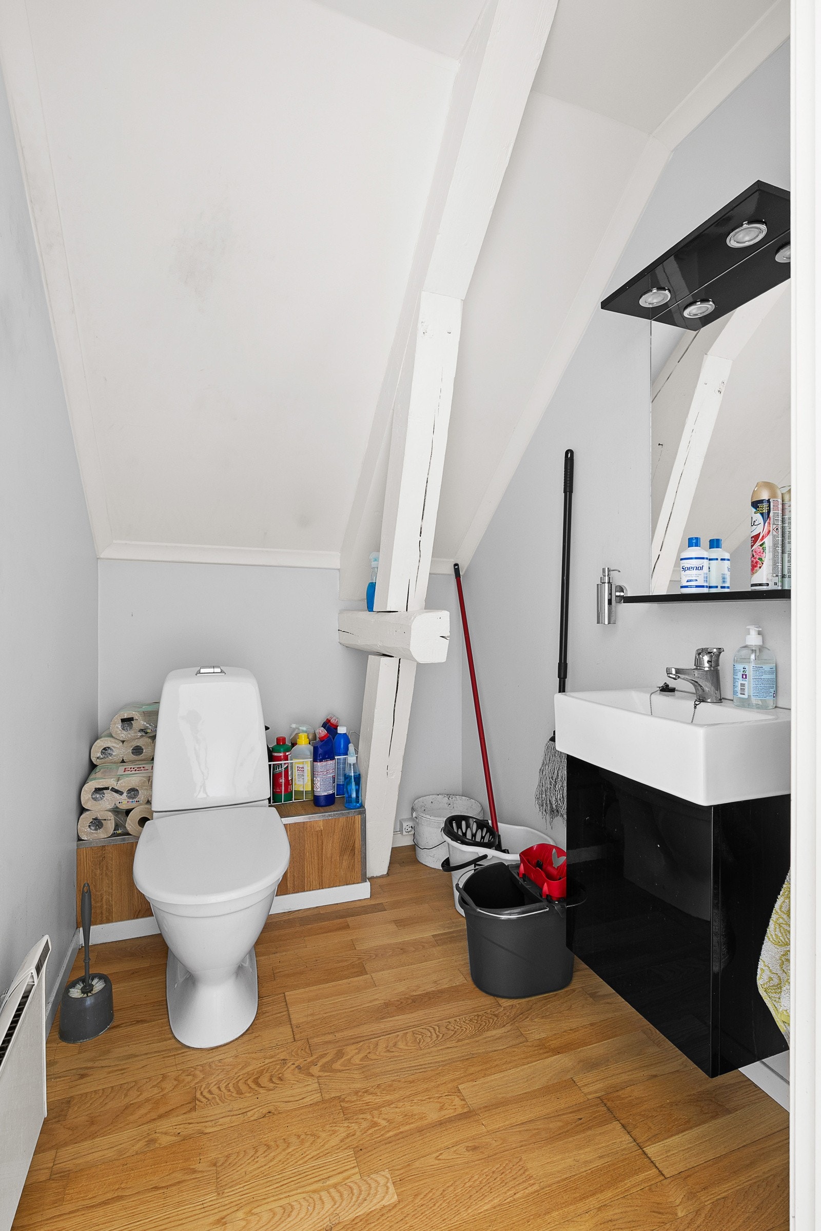 Ekstra toalett - her har du mye potensiale til innredning og dekor Galleribilde