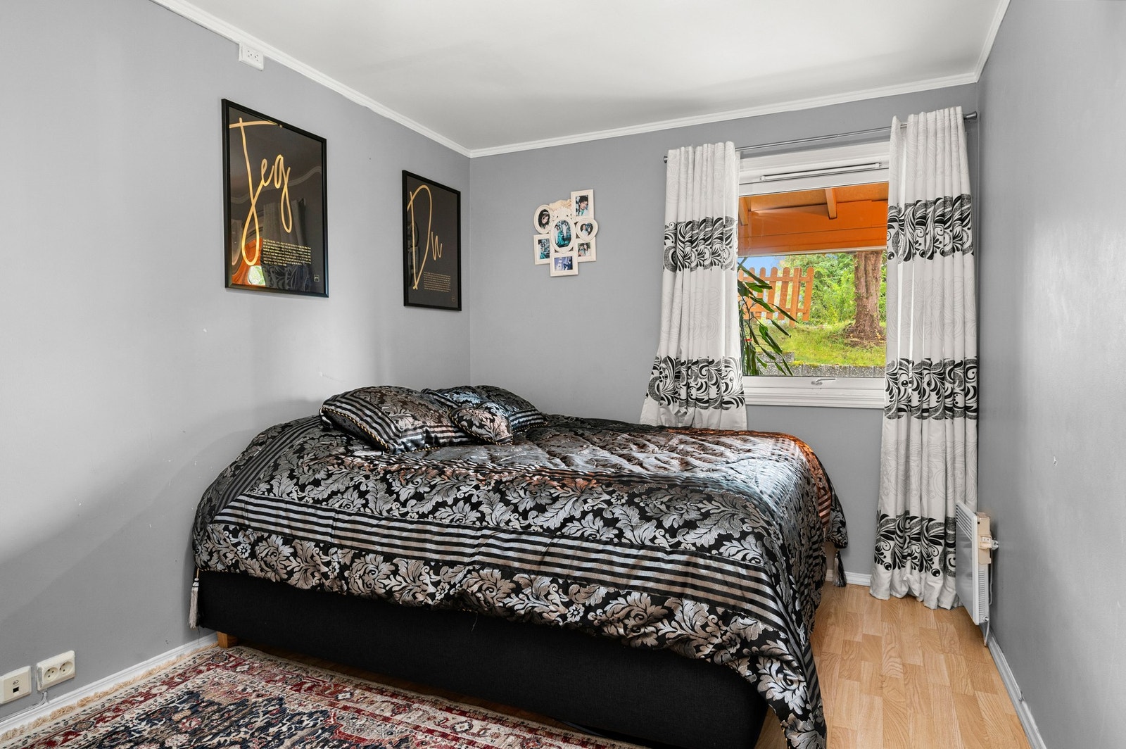 Hovedsoverom med god plass til seng og garderobe. Galleribilde