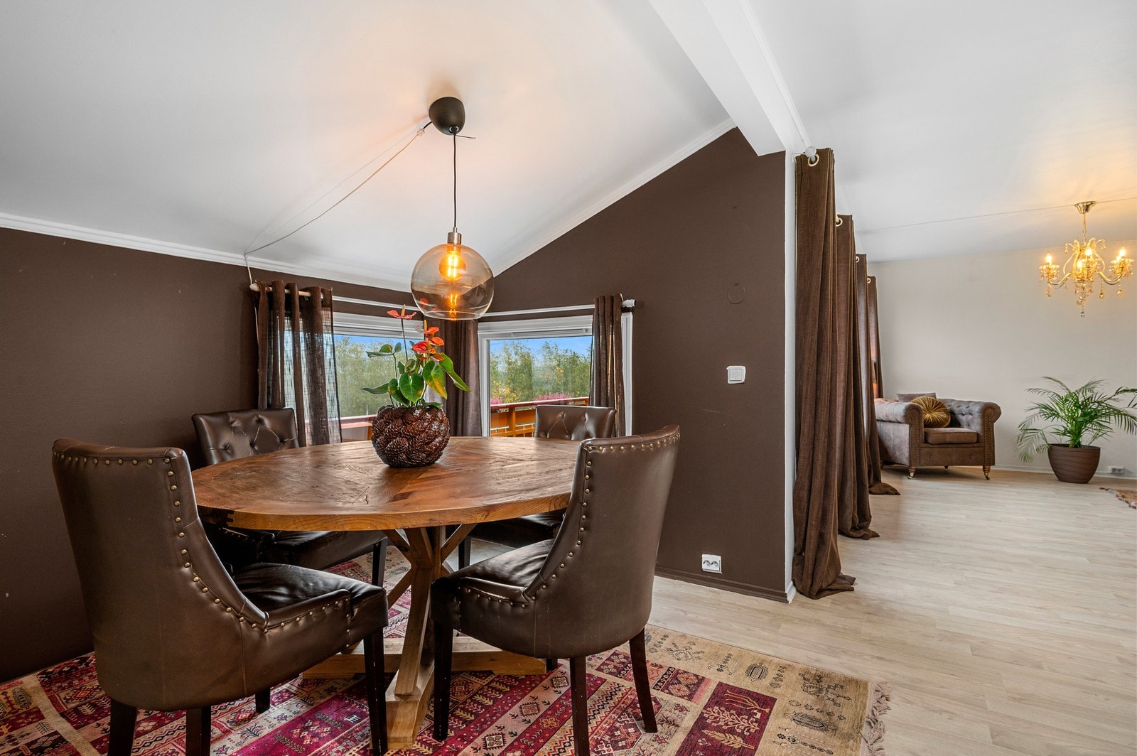 Spiseområde i tilknytning til kjøkkenet Galleribilde