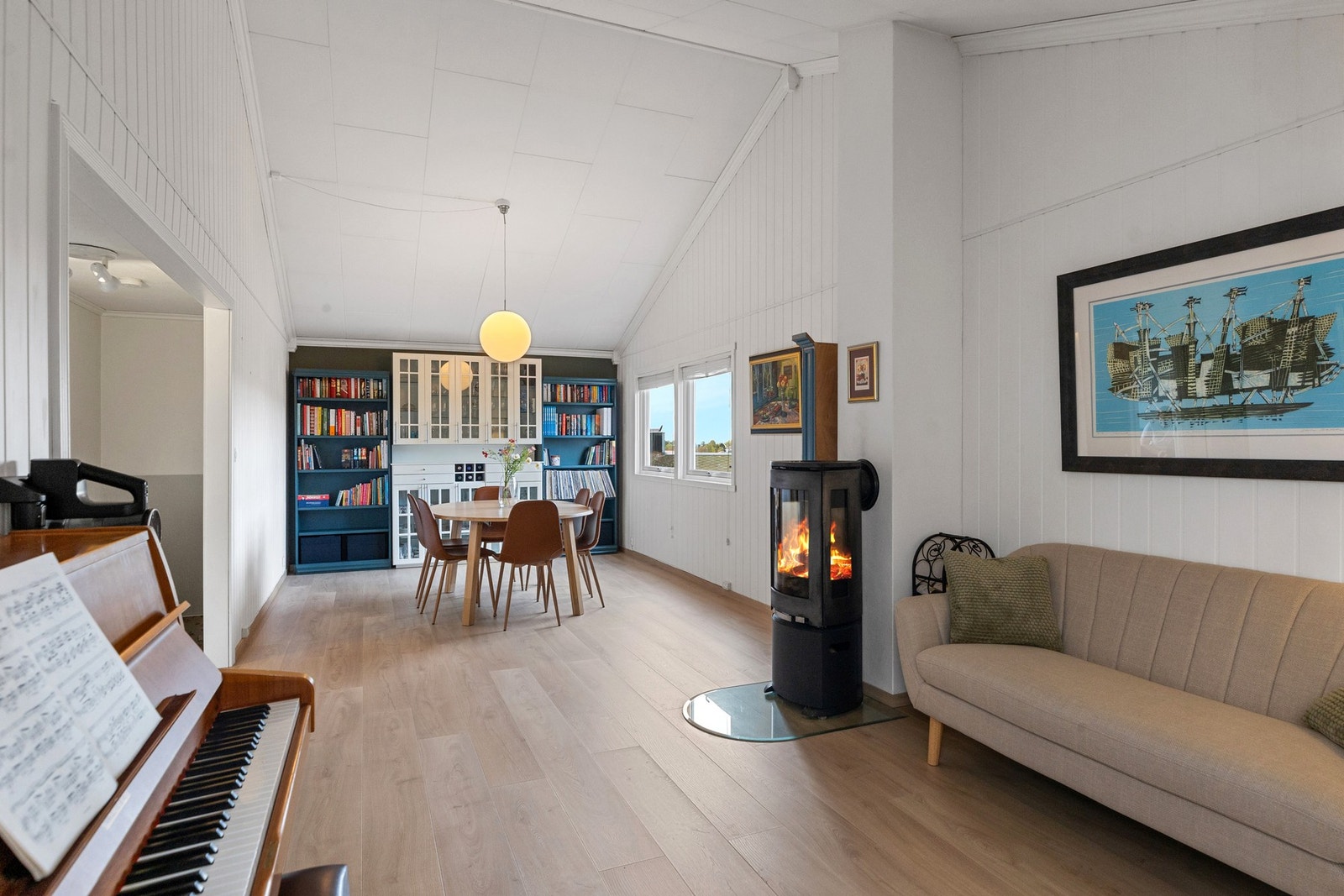 Velkommen til Riskestien - Et innbydende enderekkehus med frodig hage og solrike uteplasser Galleribilde
