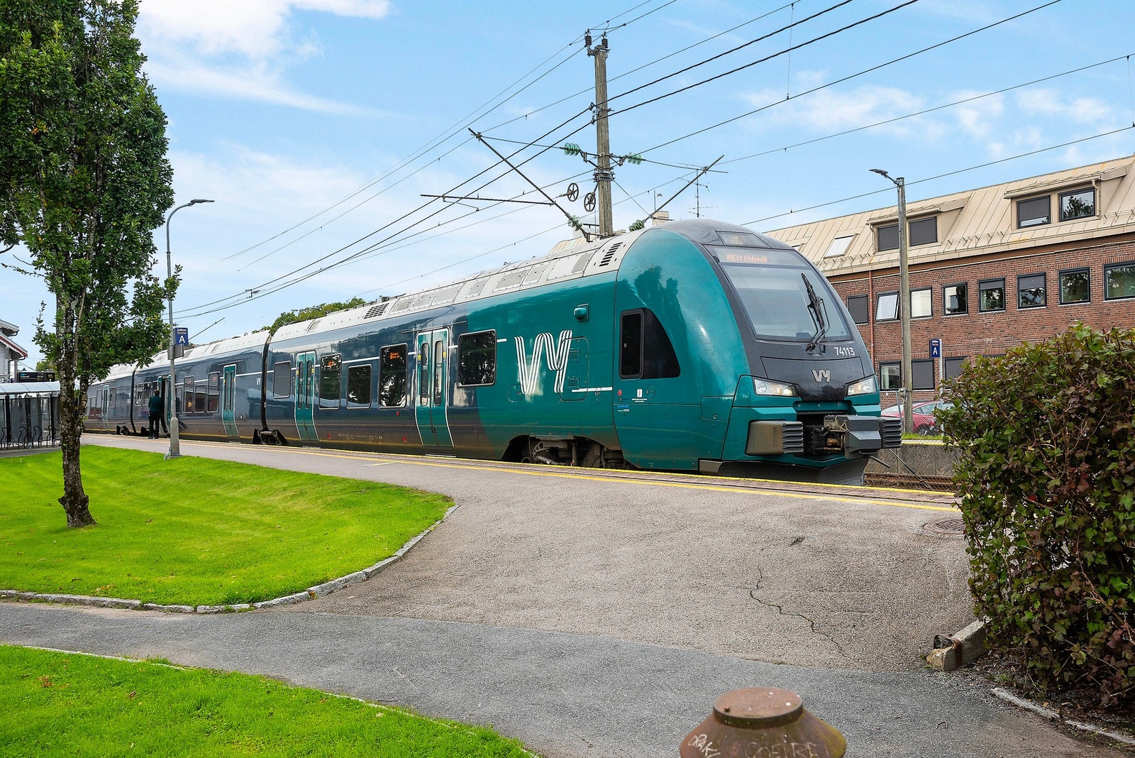 Kort avstand til jernbanestasjonen med god offentlig kommunikasjon til Tønsberg og Oslo Galleribilde