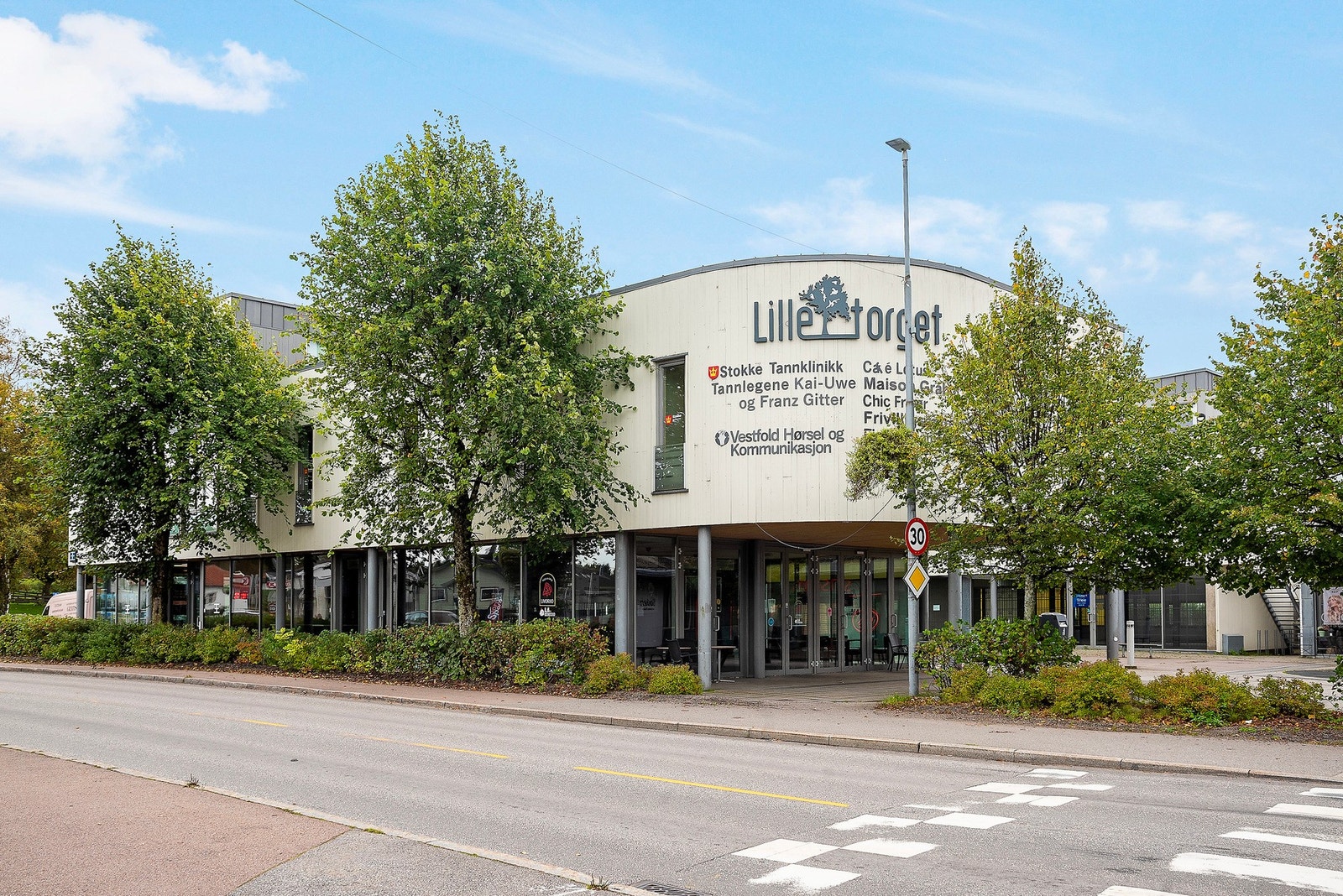 På Lilletorget har du matservering, diverse forretninger og EIE Eiendomsmegling Galleribilde