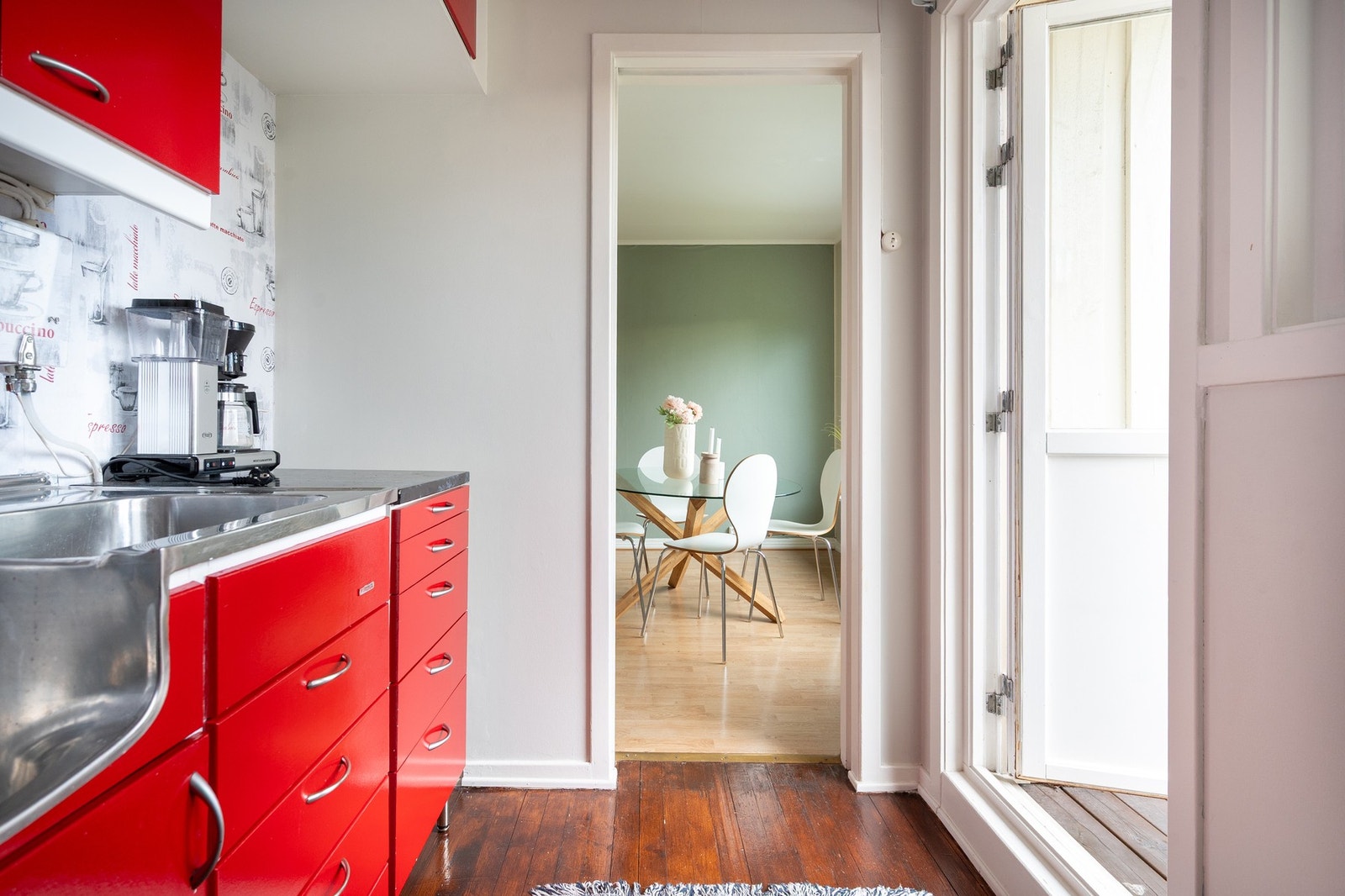 Bildene i denne annonsen er fra en liknende leilighet i bygget. Galleribilde