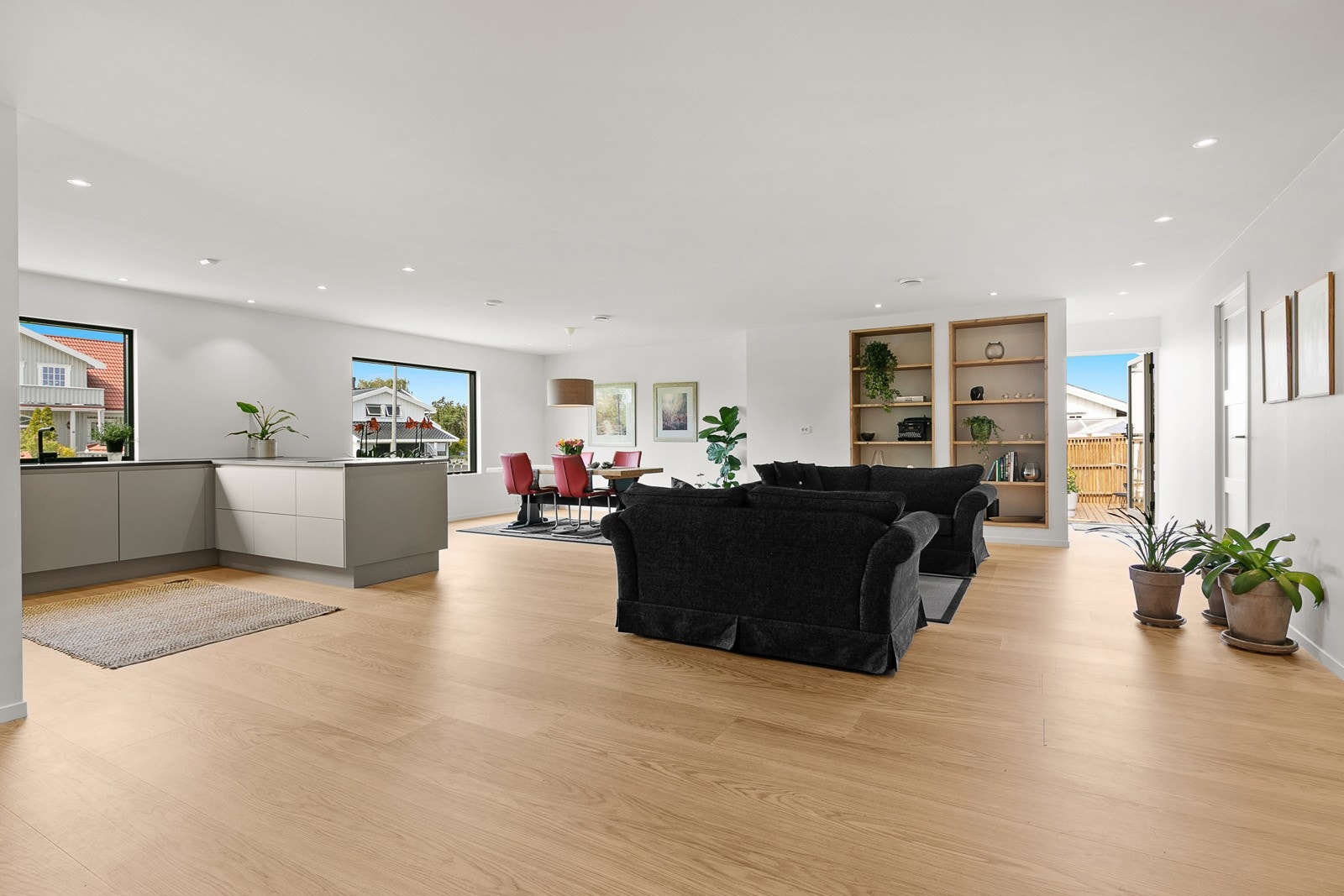 Stuen er av god størrelse, her har man god plass til å innrede etter eget ønske Galleribilde