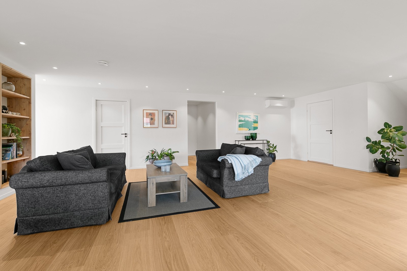 Selger informerer om at det vil bli innvilget støtte på kr. 120 000,- fra Enova ved montering av peis Galleribilde