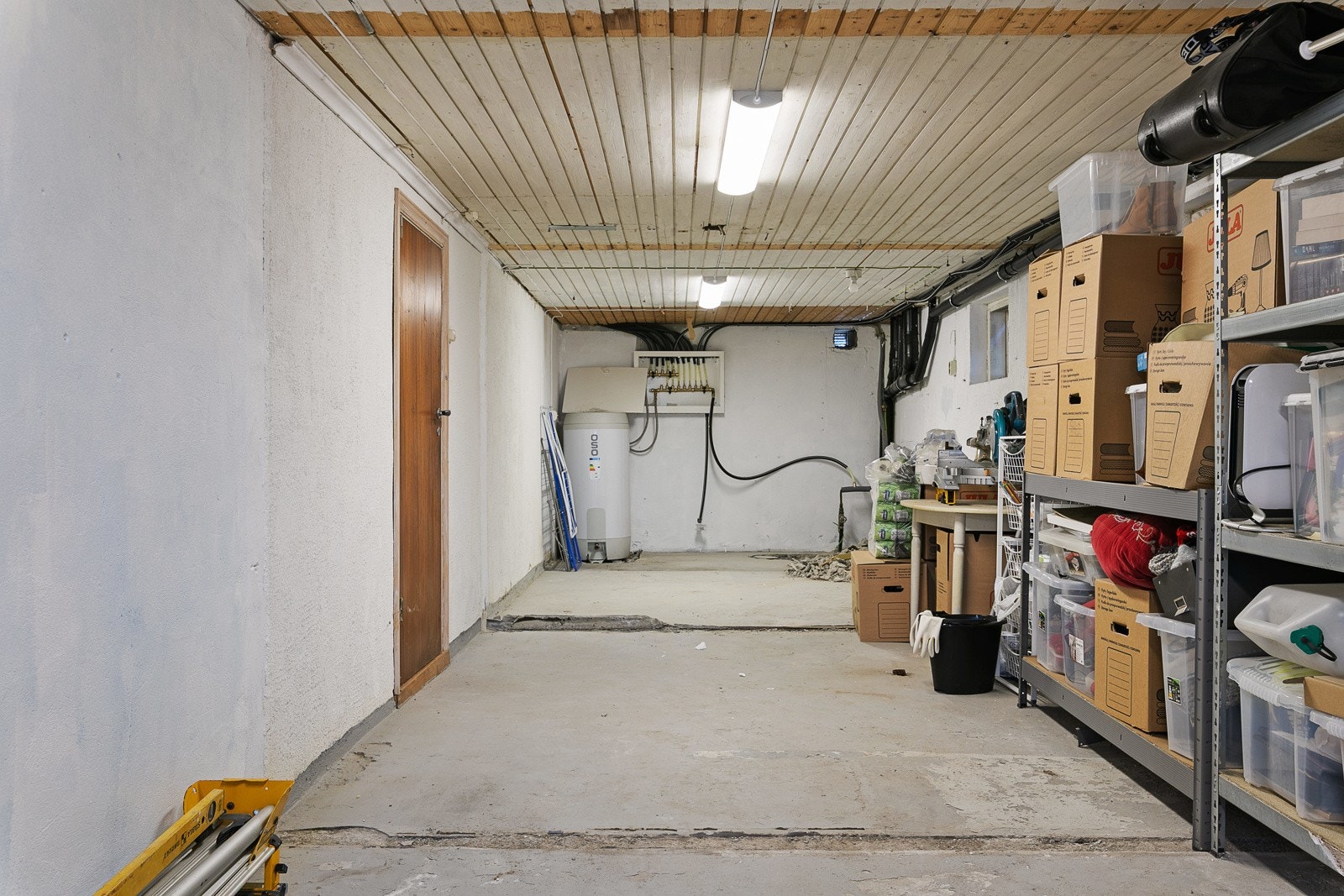 Kjelleren er fra 1965 og er innredet med 4 bodrom, praktisk med god lagringsplass Galleribilde