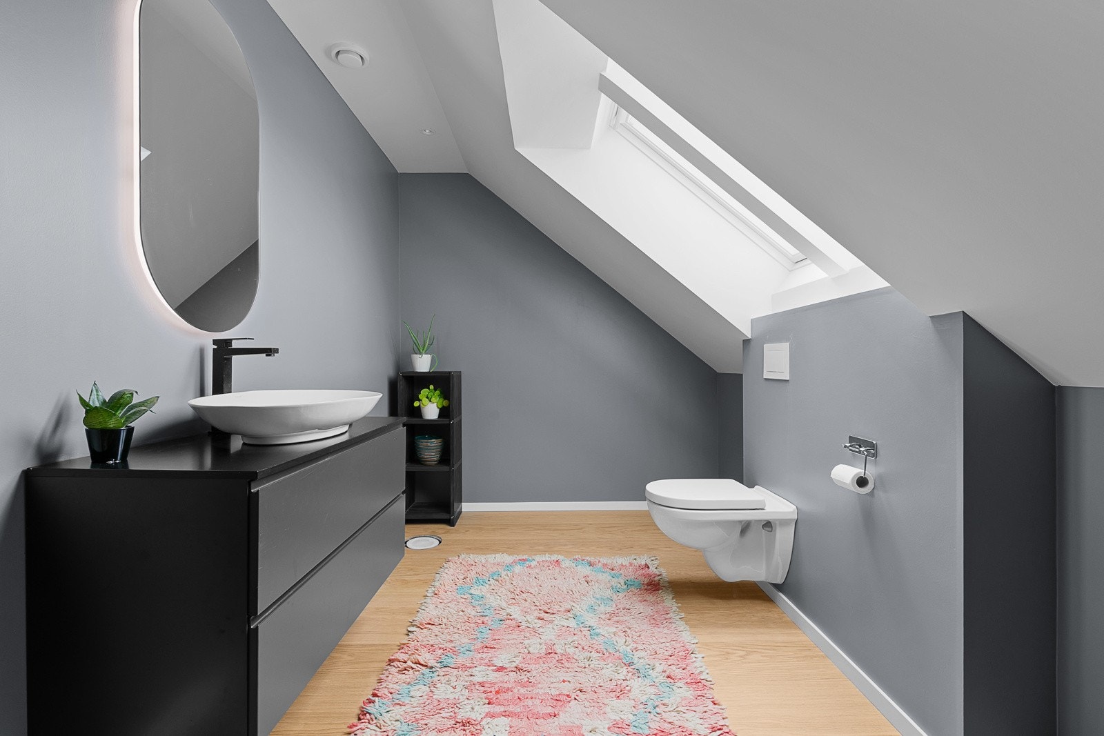 Stilig toalettrom fra 2024. Rommet er klargjort for ombygging til bad dersom det skulle være ønskelig Galleribilde