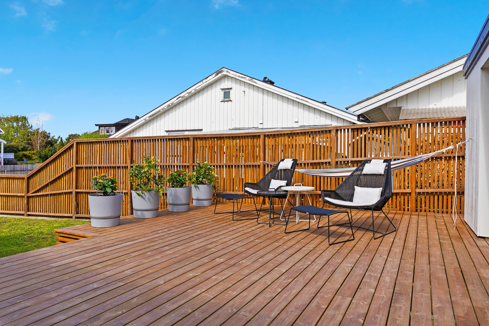 Stor og fin terrasse, her kan du nyte deilige sommerdager Galleribilde