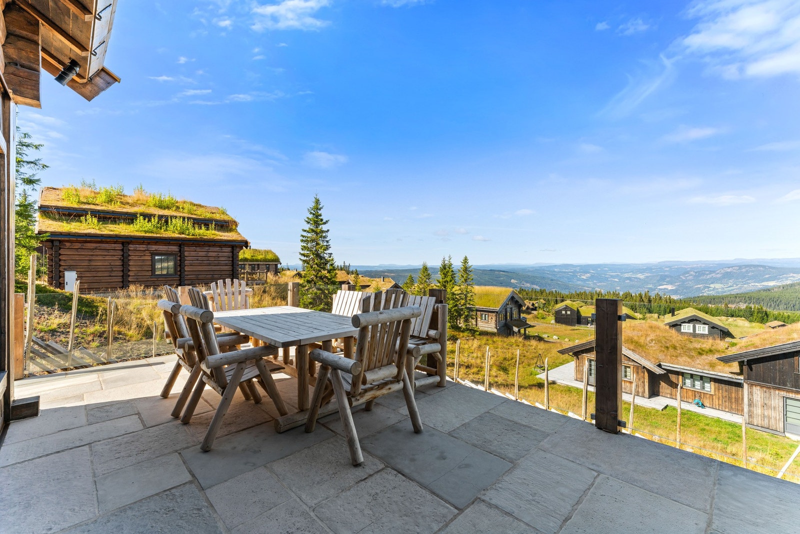 Flotte skiferbelagte uteplasser. Galleribilde