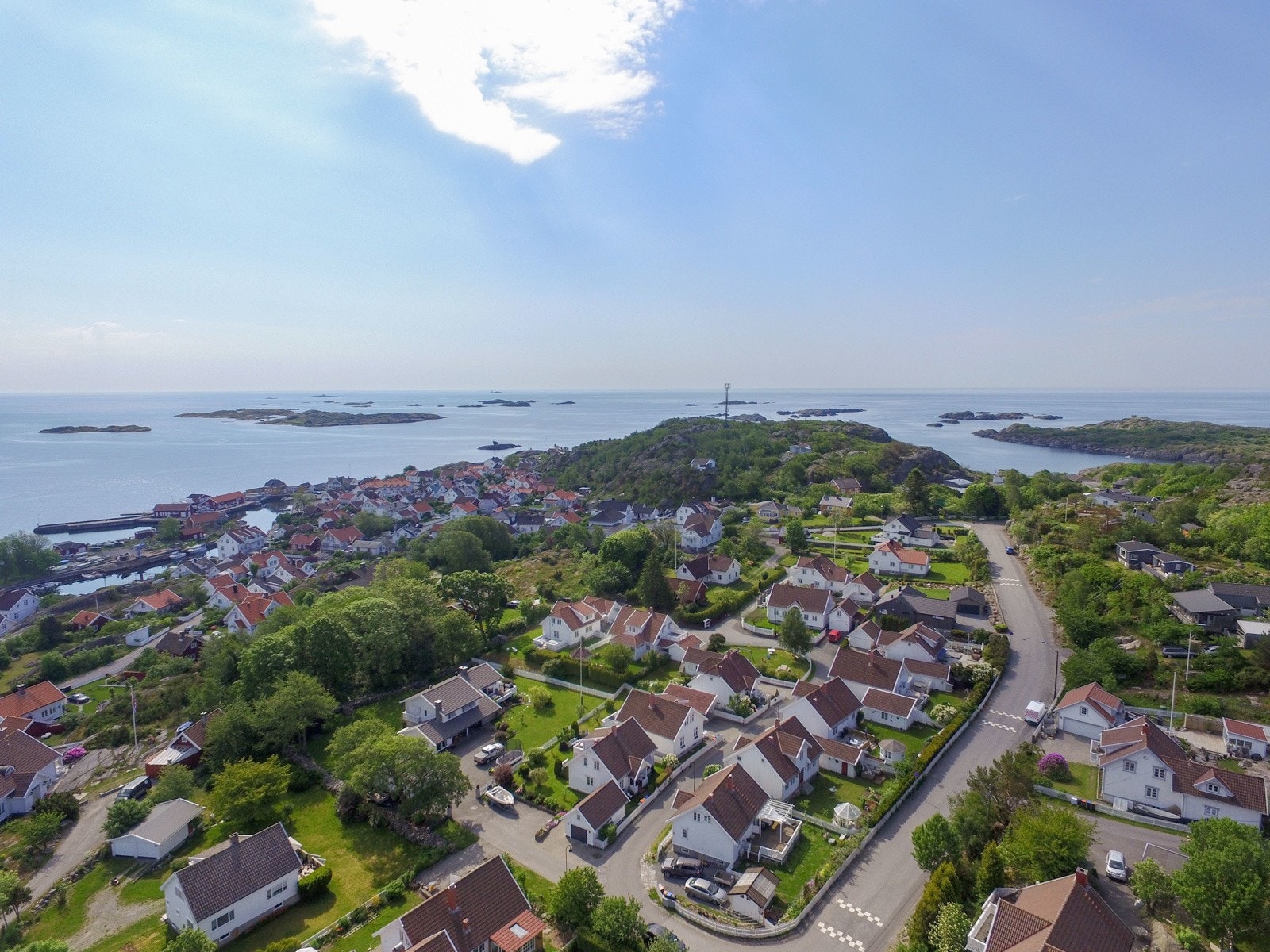 Helgeroa ligger er kort sykkeltur unna eiendommen. Galleribilde