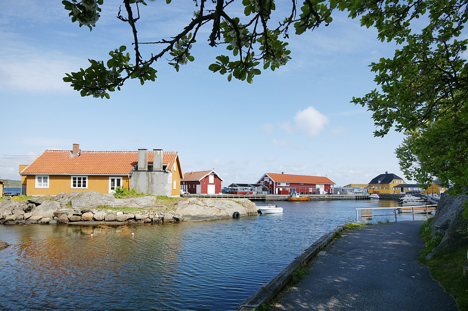 Idylliske Nevlunghavn er en tidligere fiskerlandsby. Galleribilde