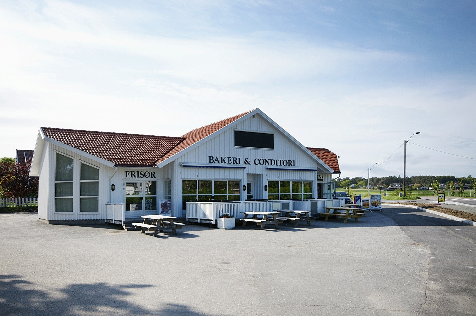 "Baker'n" i havna er et flott samlingssted for fastboende og turister og ligger i gangavstand. Galleribilde