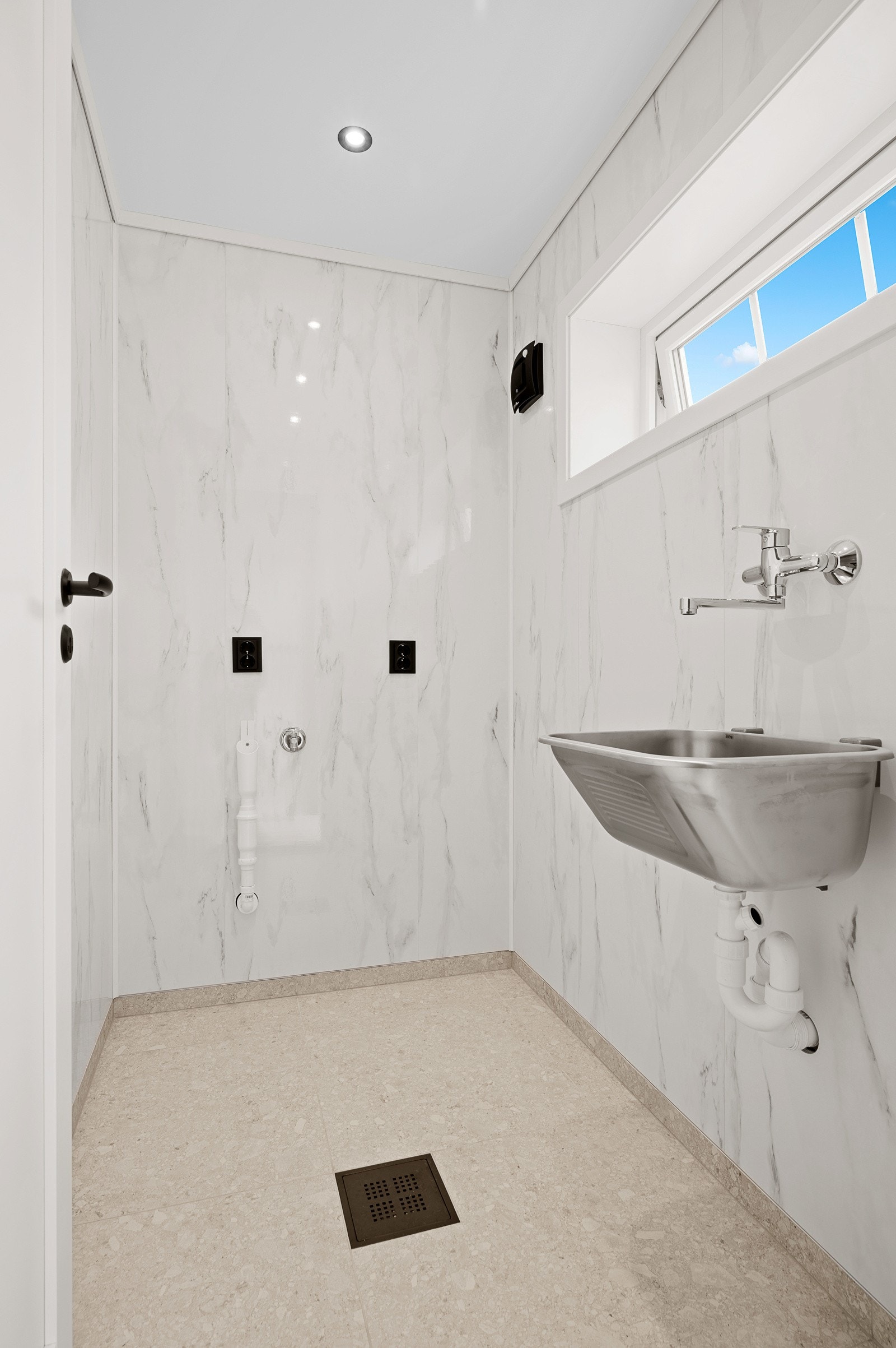 Vaskerom i 1. etasje med opplegg for vaskemaskin og utslagsvask Galleribilde