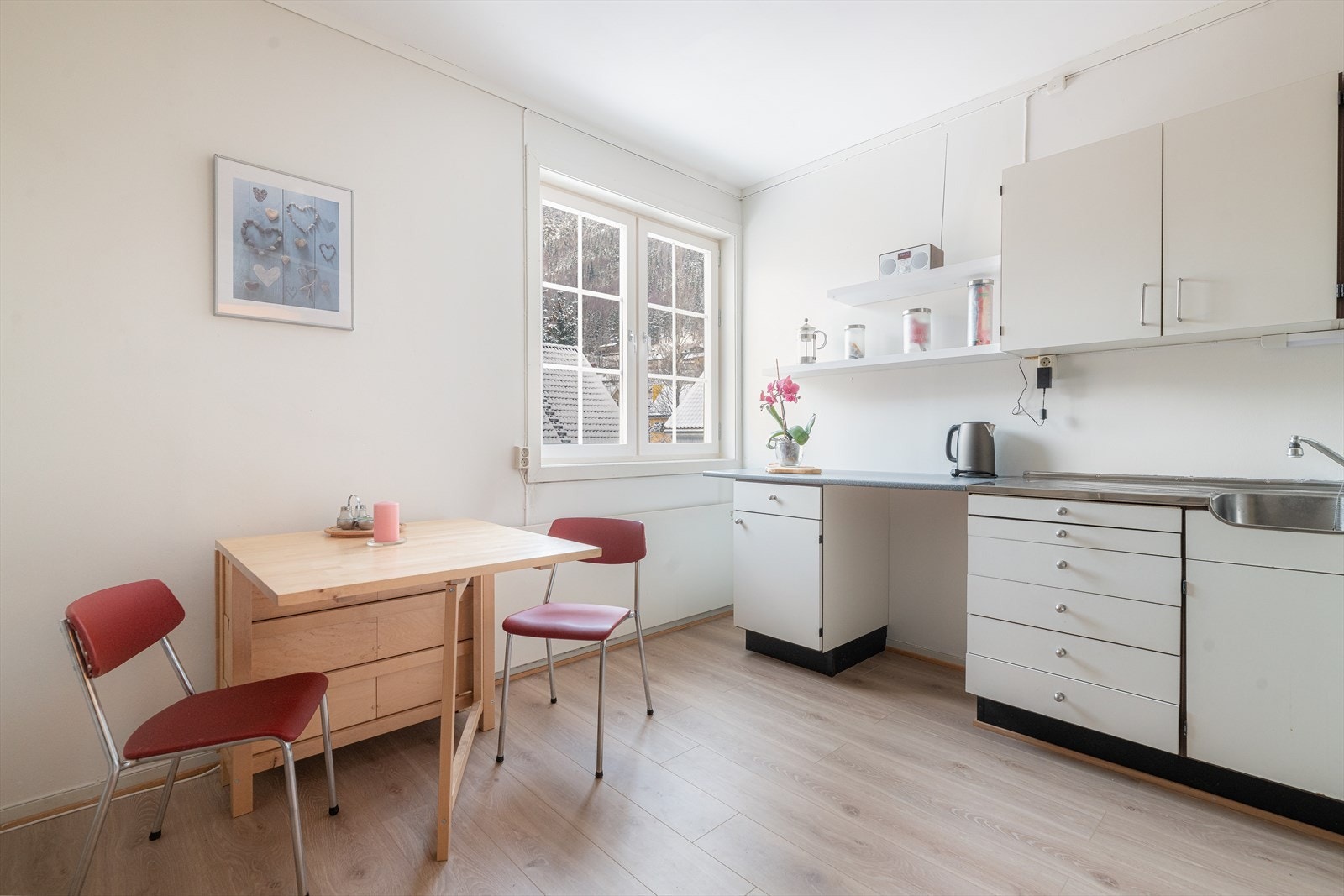 En lys og koselig 3-roms leilighet i Sing Sing - Ingolfsland borettslag, like ved Rjukan barneskole. Galleribilde