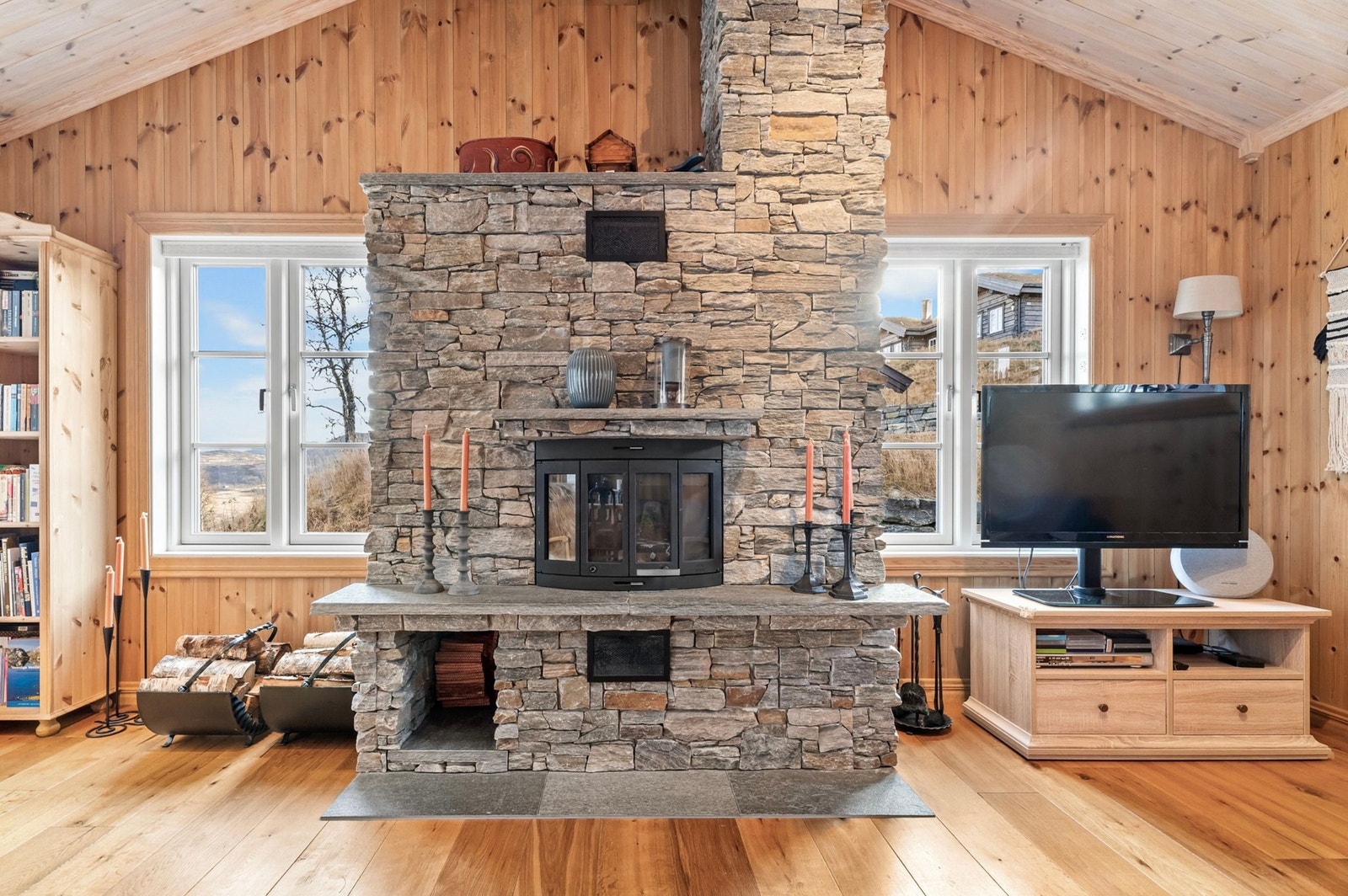 Stuen er stor og har rikelig med gulvareal Galleribilde