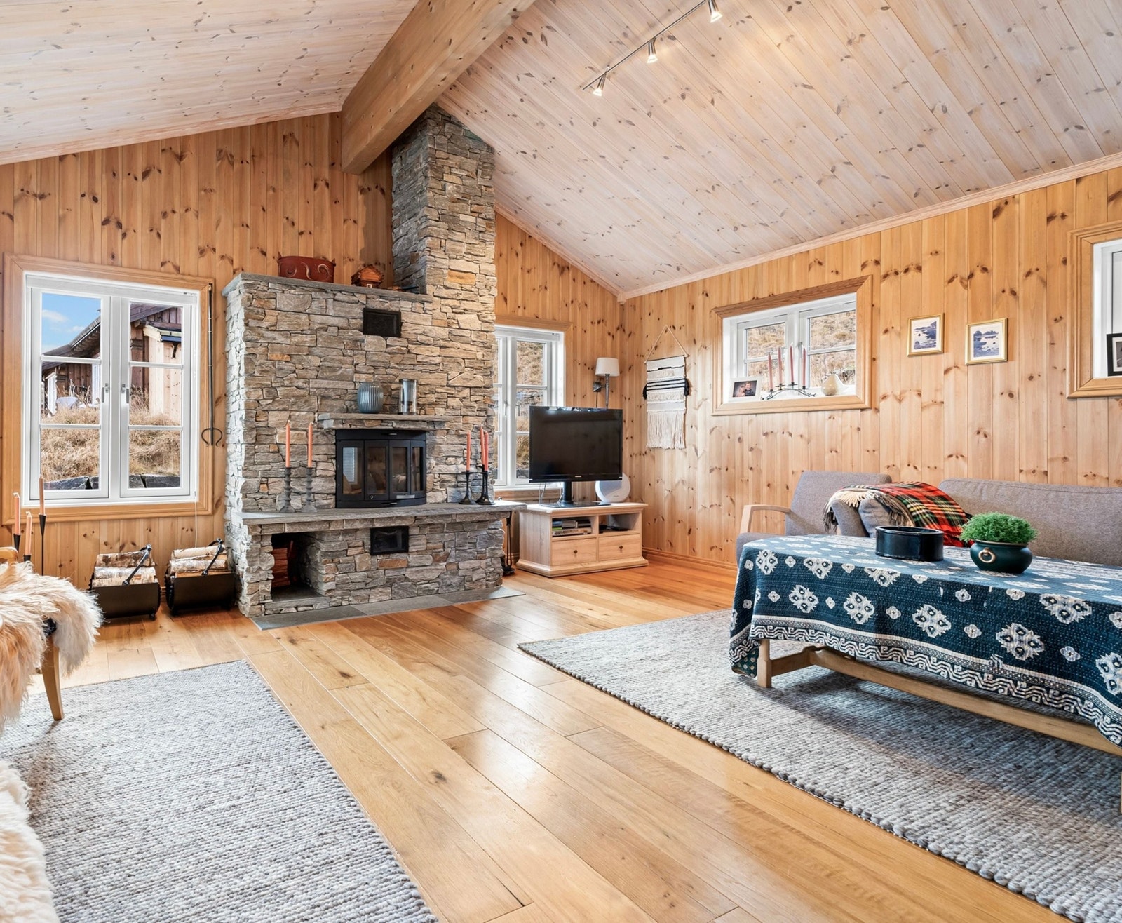 Romslig og hyggelig stue Galleribilde