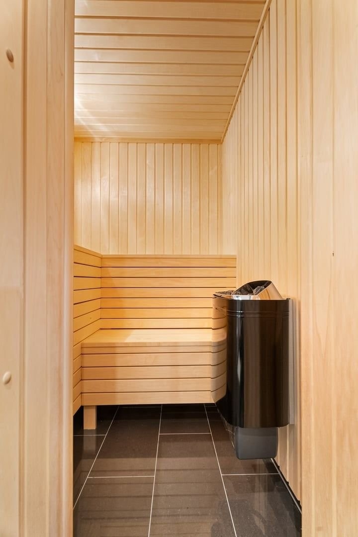 Stor badstue i tilknytning til hoved-badet i 1. etasje Galleribilde