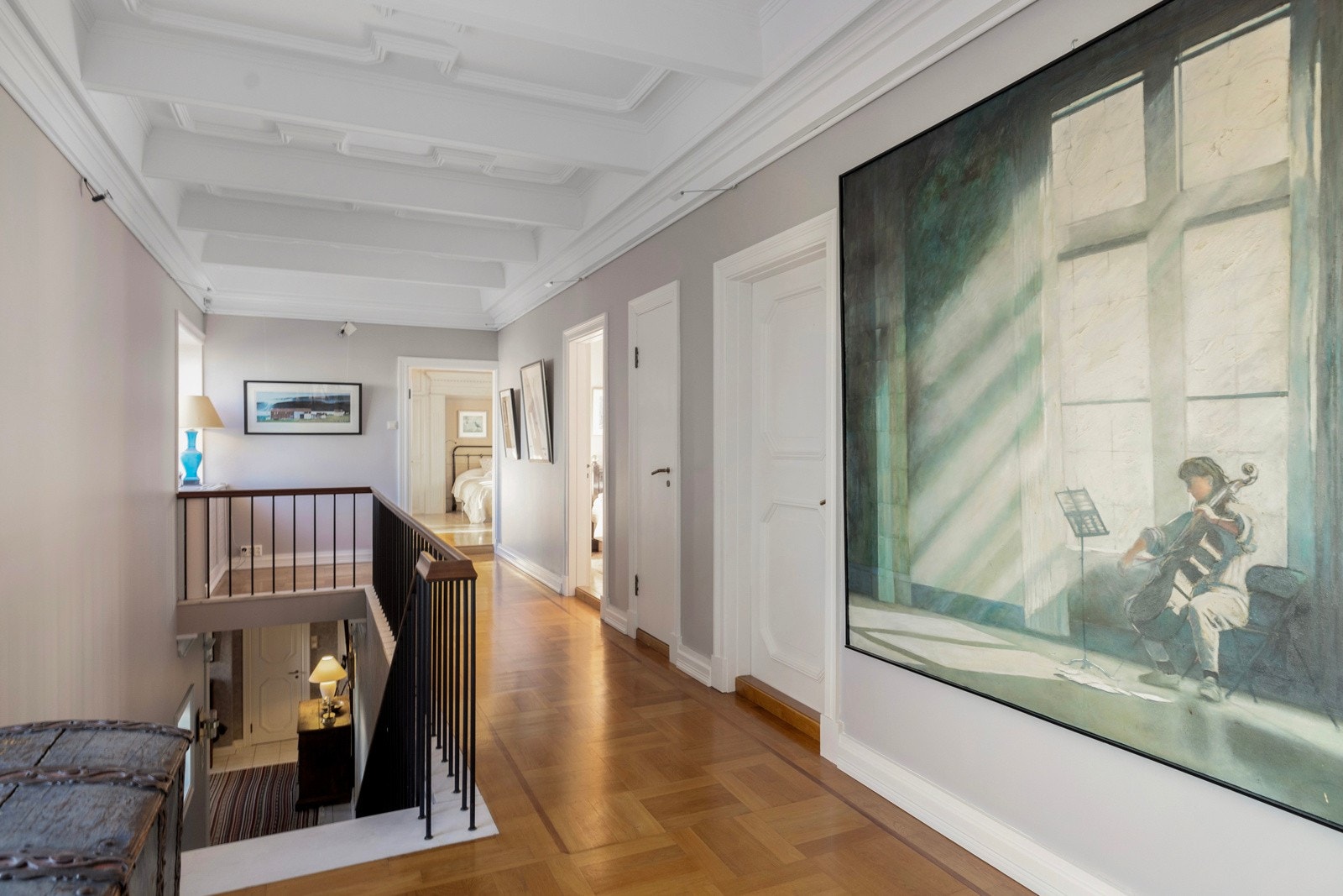 Soveromsgang med inngang til 3 soverom og bad Galleribilde