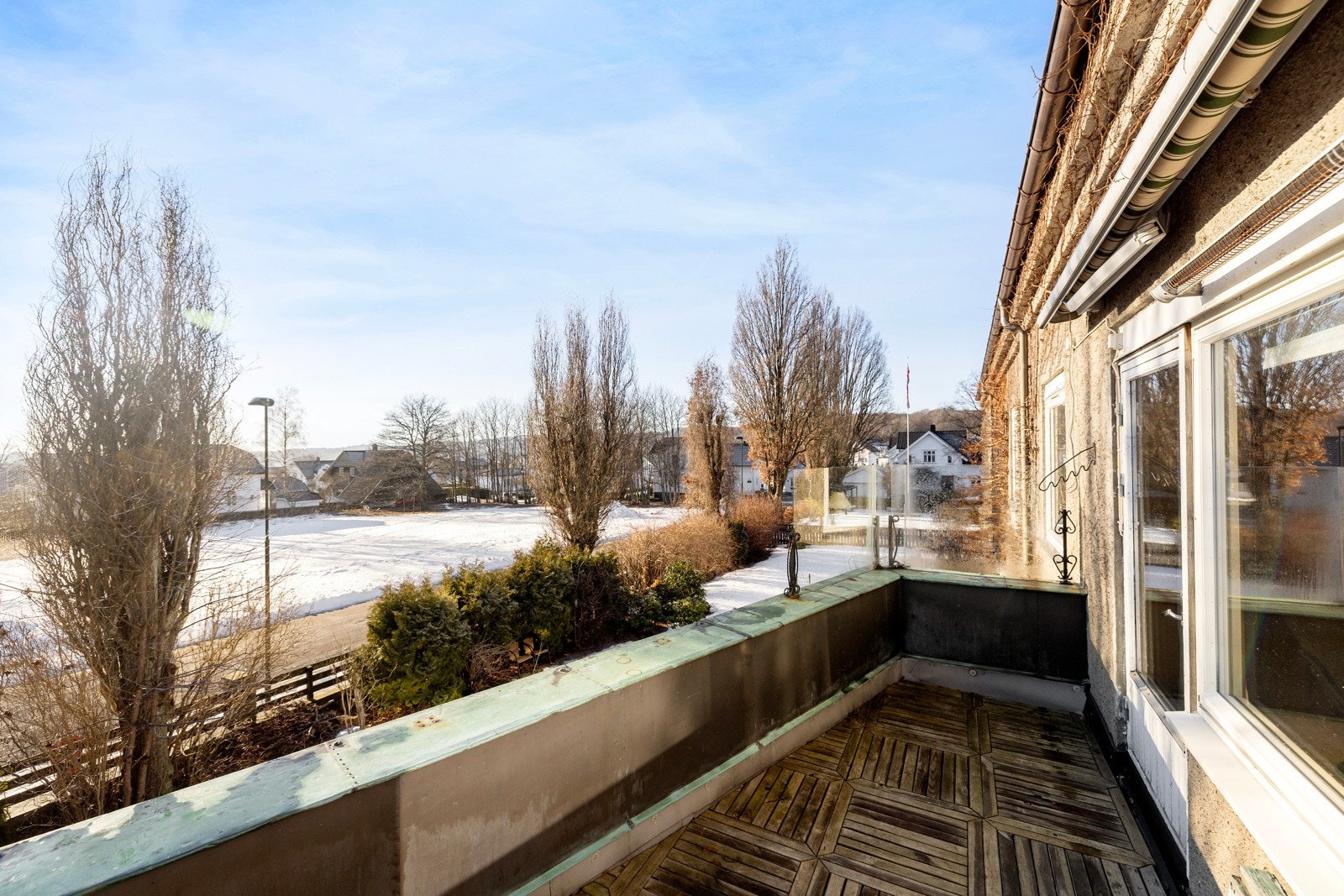 Balkong mot syd med gode solforhold Galleribilde