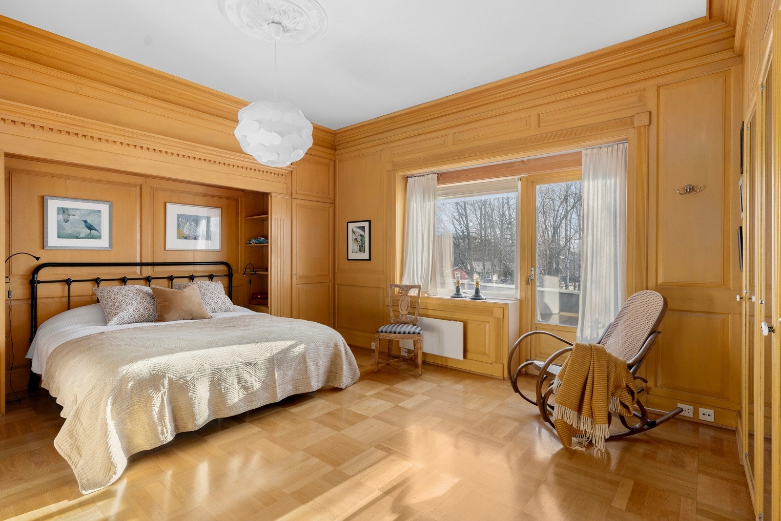 Hovedsoverom med utgang til balkong, samt direktre inngang til badet Galleribilde