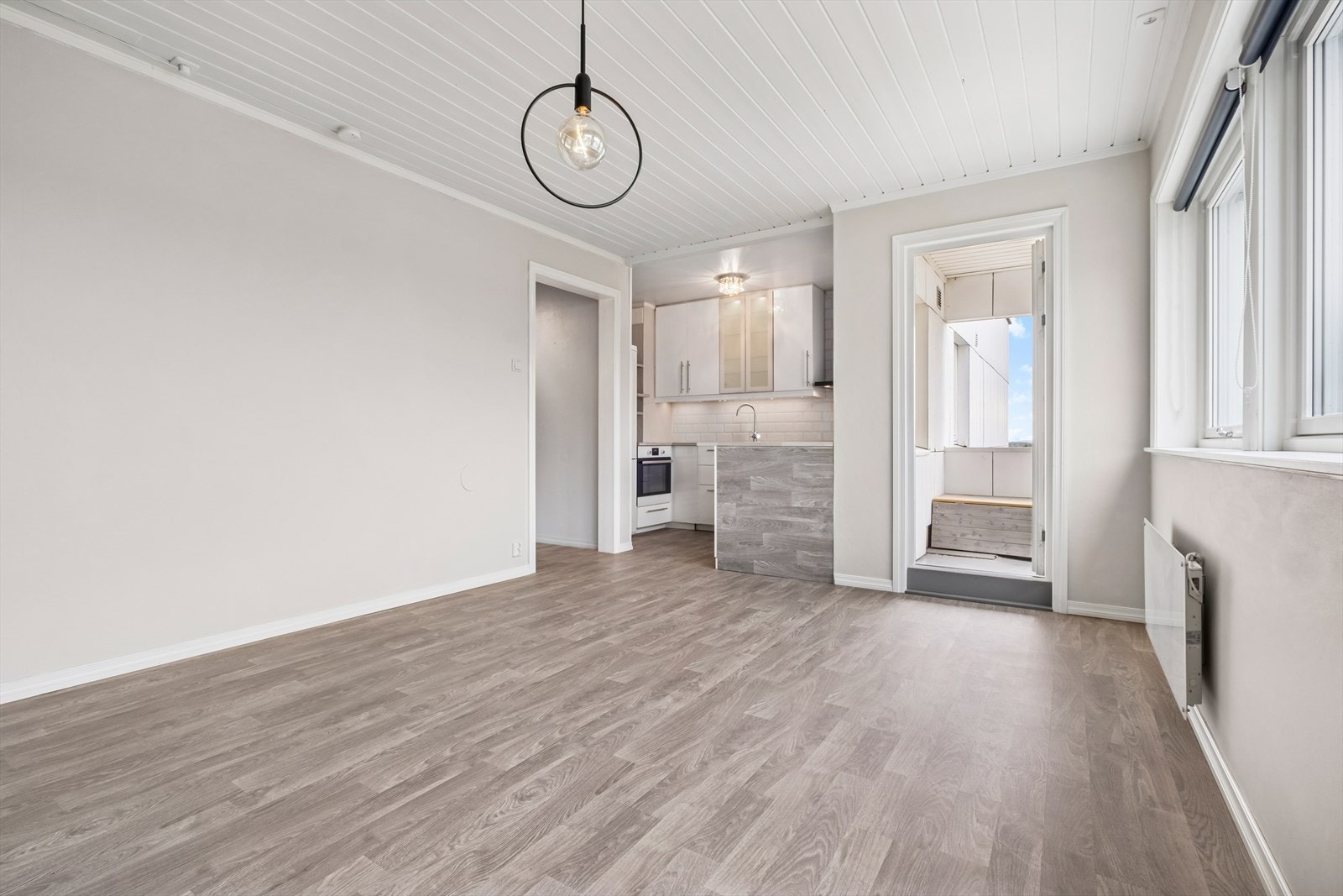 Fra stuen er det en direkte utgang til boligens balkong. Galleribilde