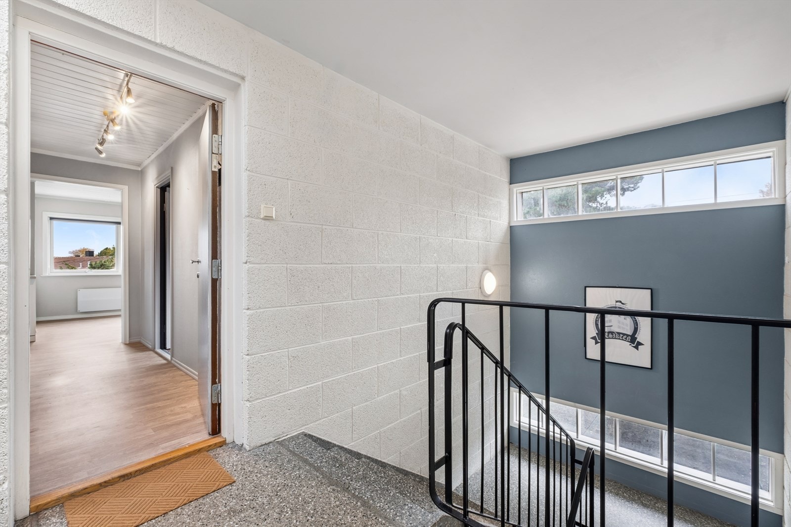 Leiligheten ligger i byggets 3. etasje. Galleribilde