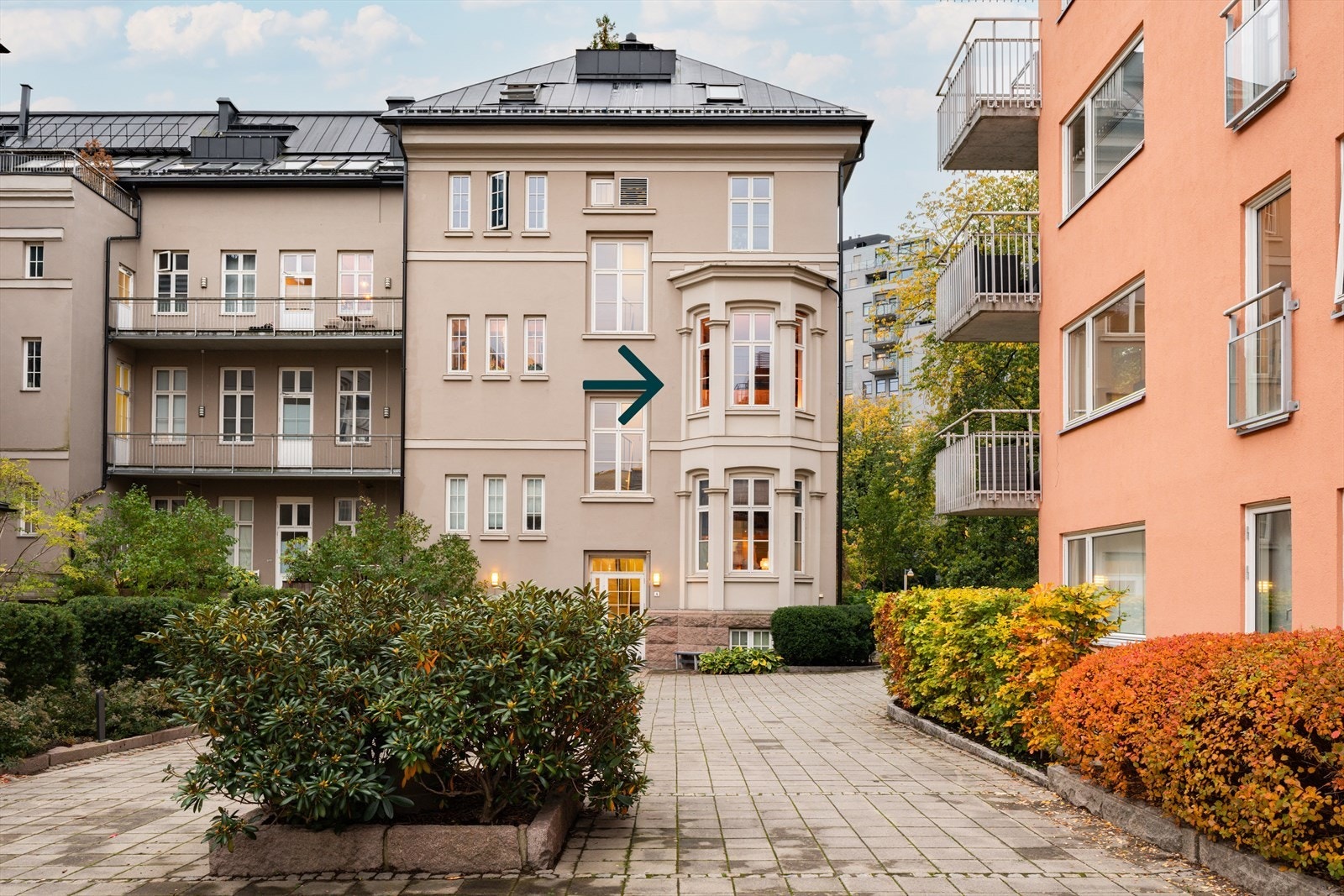 Boligen ligger i den ærverdige, tidligere øyeklinikken i Pilestredet Park, som i 2005/2006 ble omgjort til boliger. Galleribilde