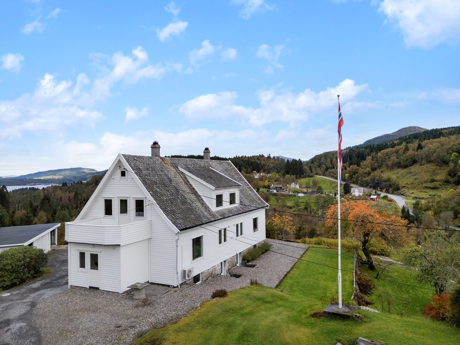 Privat beliggende med flotte sol- og utsiktsforhold. Galleribilde