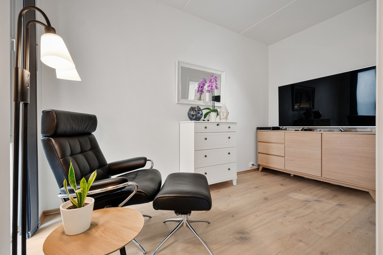Hovedsoverommet er i dag innredet som tv-stue Galleribilde