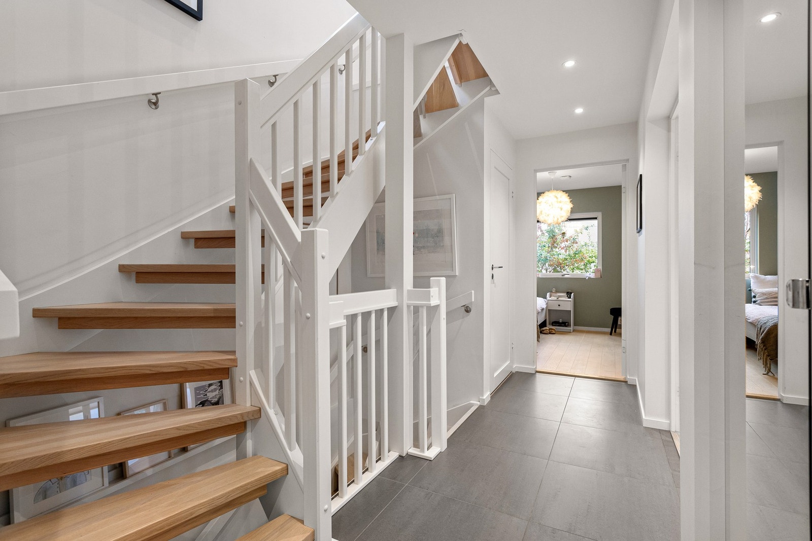 Ta trappene opp fra gangen og du kommer til boligens 2. etasje. Galleribilde