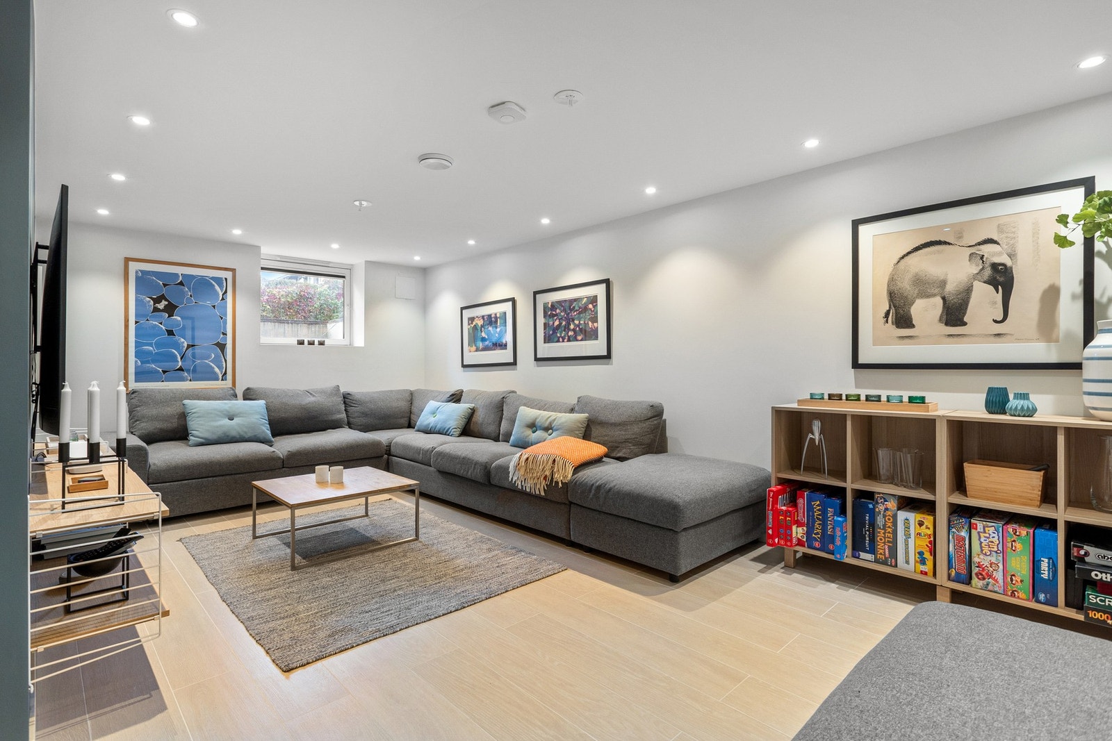 Ved å bosette deg i dette huset får du tre flotte oppholdsrom. Galleribilde