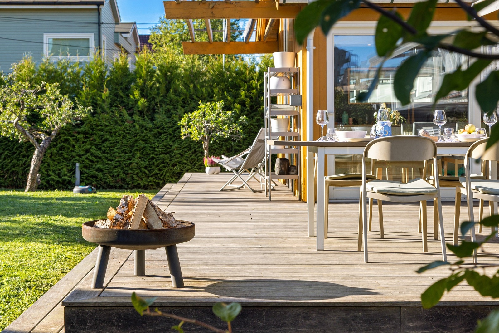 Flott og usjenert beliggenhet omkranset av busker og trær. Galleribilde