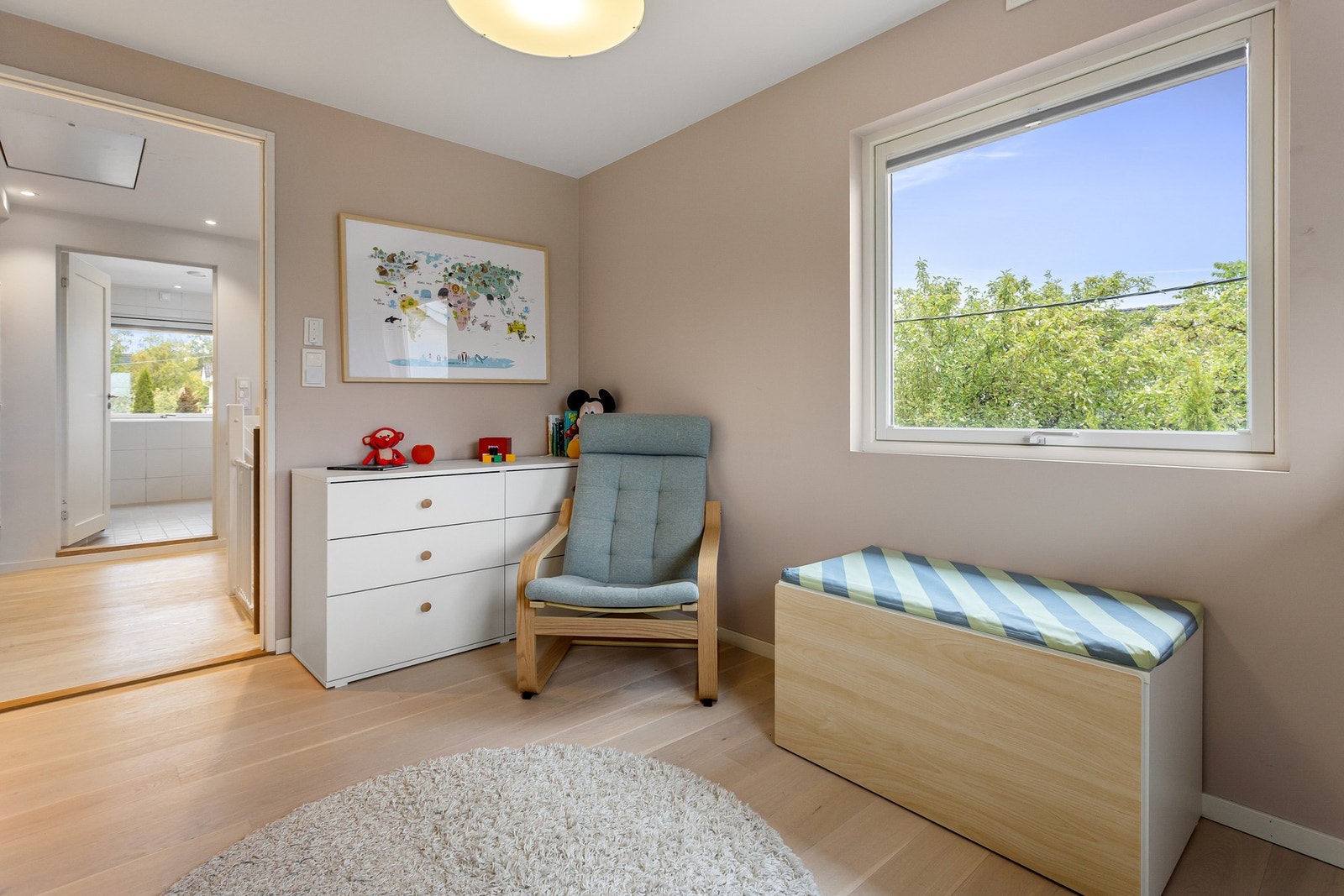 Perfekt å samle familien i en etasje. Galleribilde