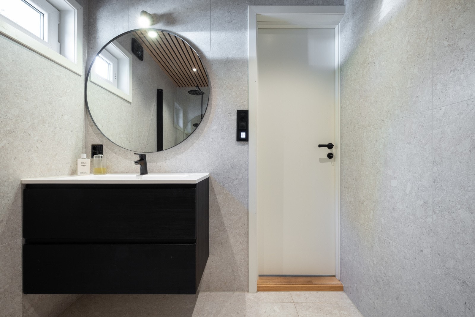 Badet ble pusset opp i sin helhet 2022 med bl.a. nytt sluk og membran. Det er også installert et rør-i-rør anlegg. Galleribilde