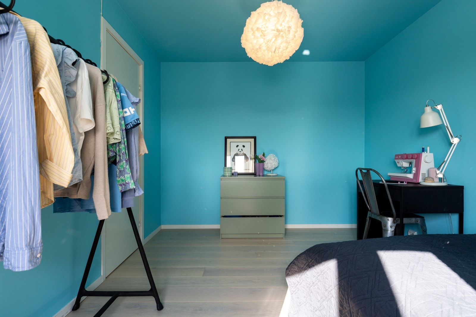 God plass til seng, nattbord og annet ønsket møblement. Galleribilde