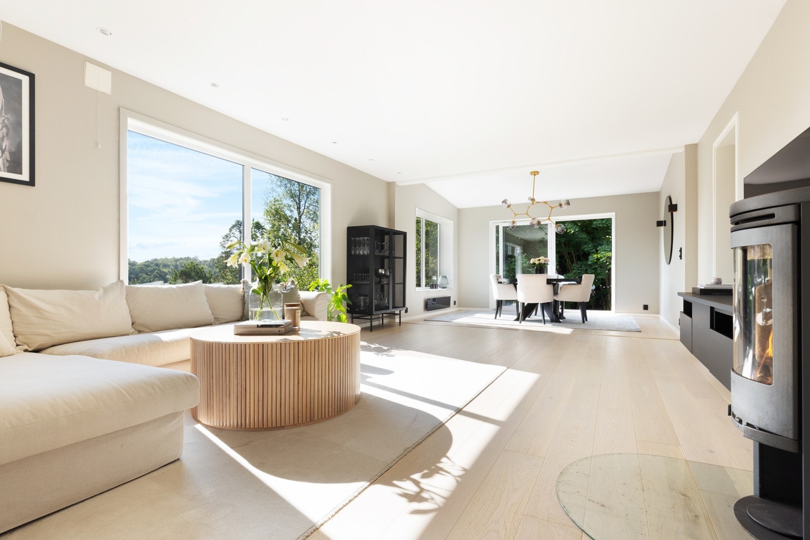 Lys og tiltalende enebolig i en rolig og skjermet blindvei i et svært barnevennlig område på Sogsti. Galleribilde