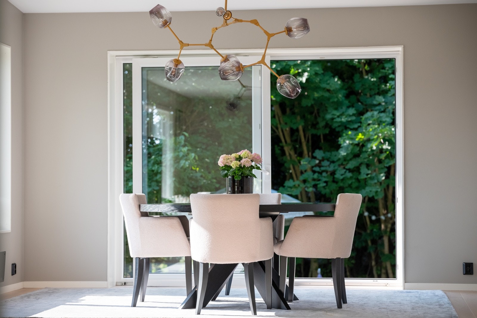 I 2021 ble boligen tilbygd med spisestue som opprinnelig var en overbygget terrasse. Galleribilde