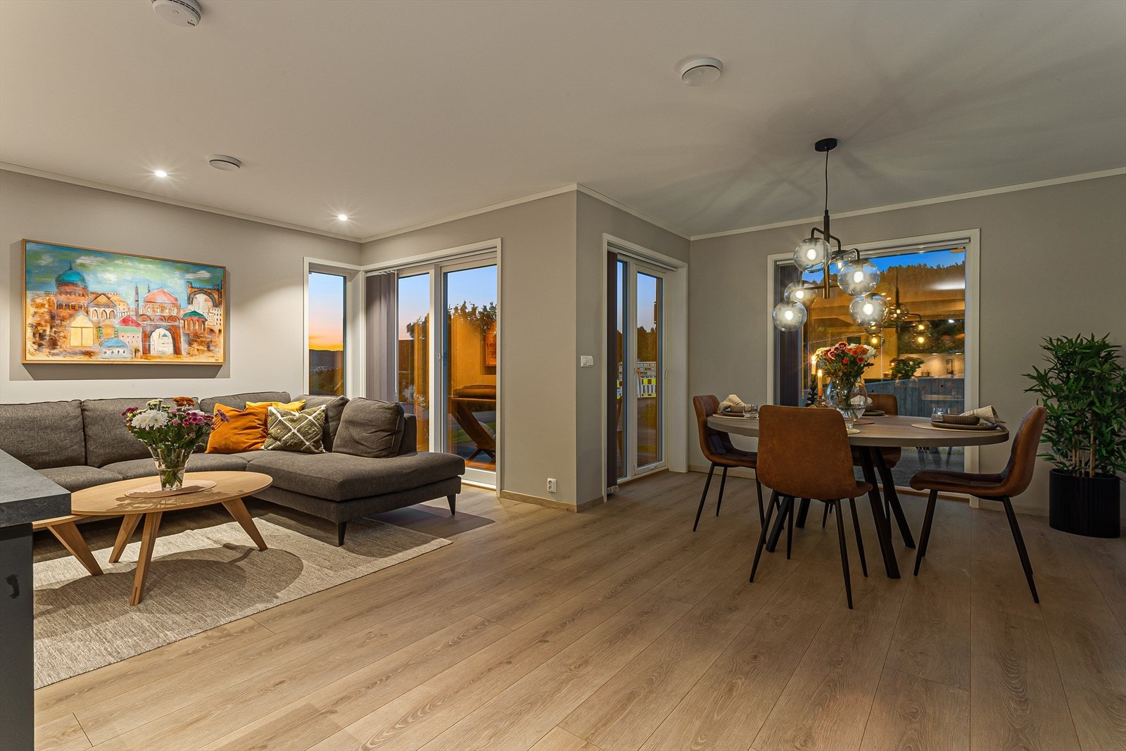 Kveldsfoto. Galleribilde