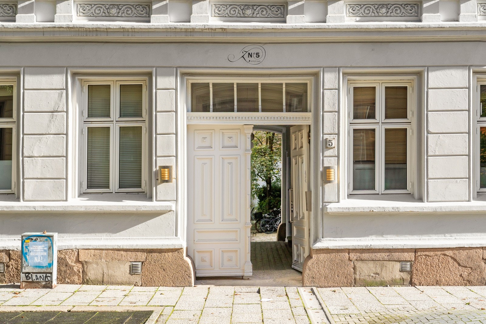 Zetlitz' gate er en rolig gate mellom Wessels gate og Frimanns gate. Galleribilde