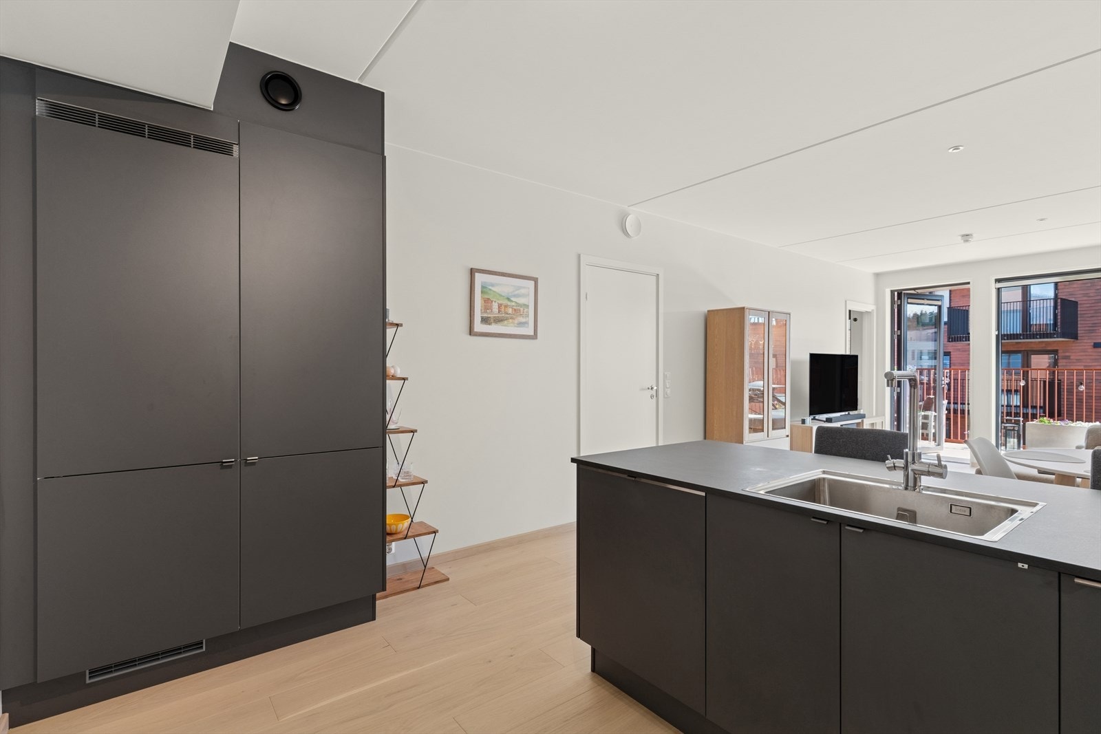 Et kjøkken som kombinerer design, kvalitet og funksjonalitet på en svært god måte. Galleribilde