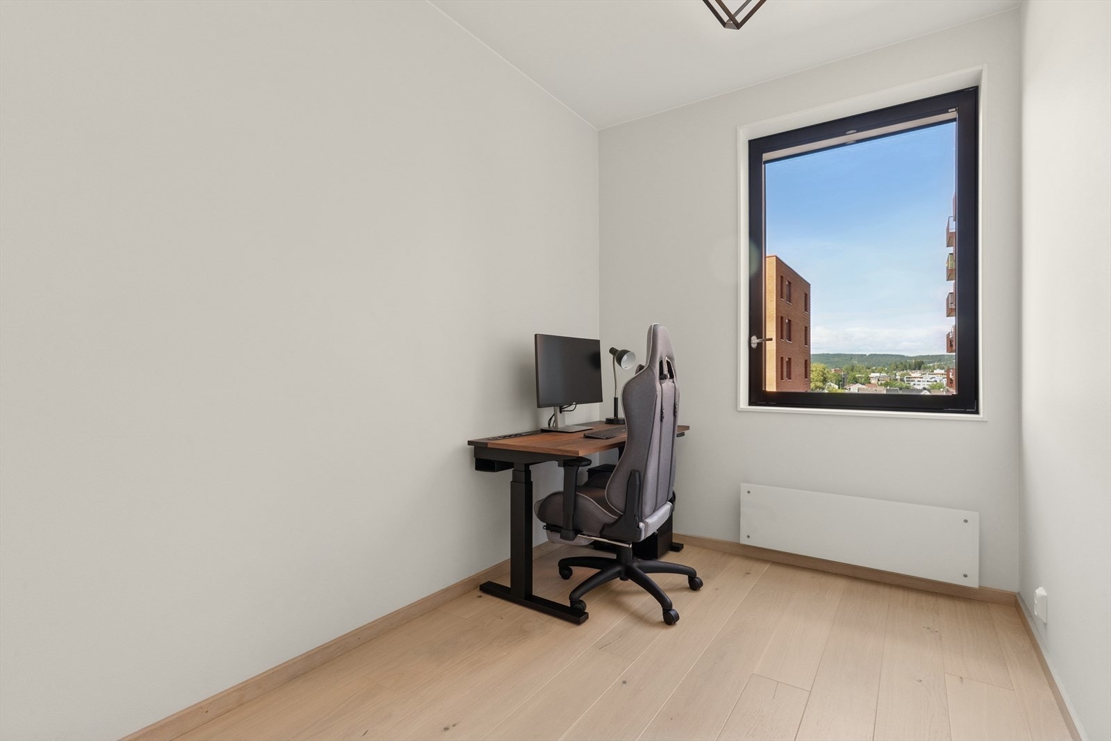 Soverom 2 benyttes i dag som kontor, men kan enkelt tilpasses etter behov. Galleribilde