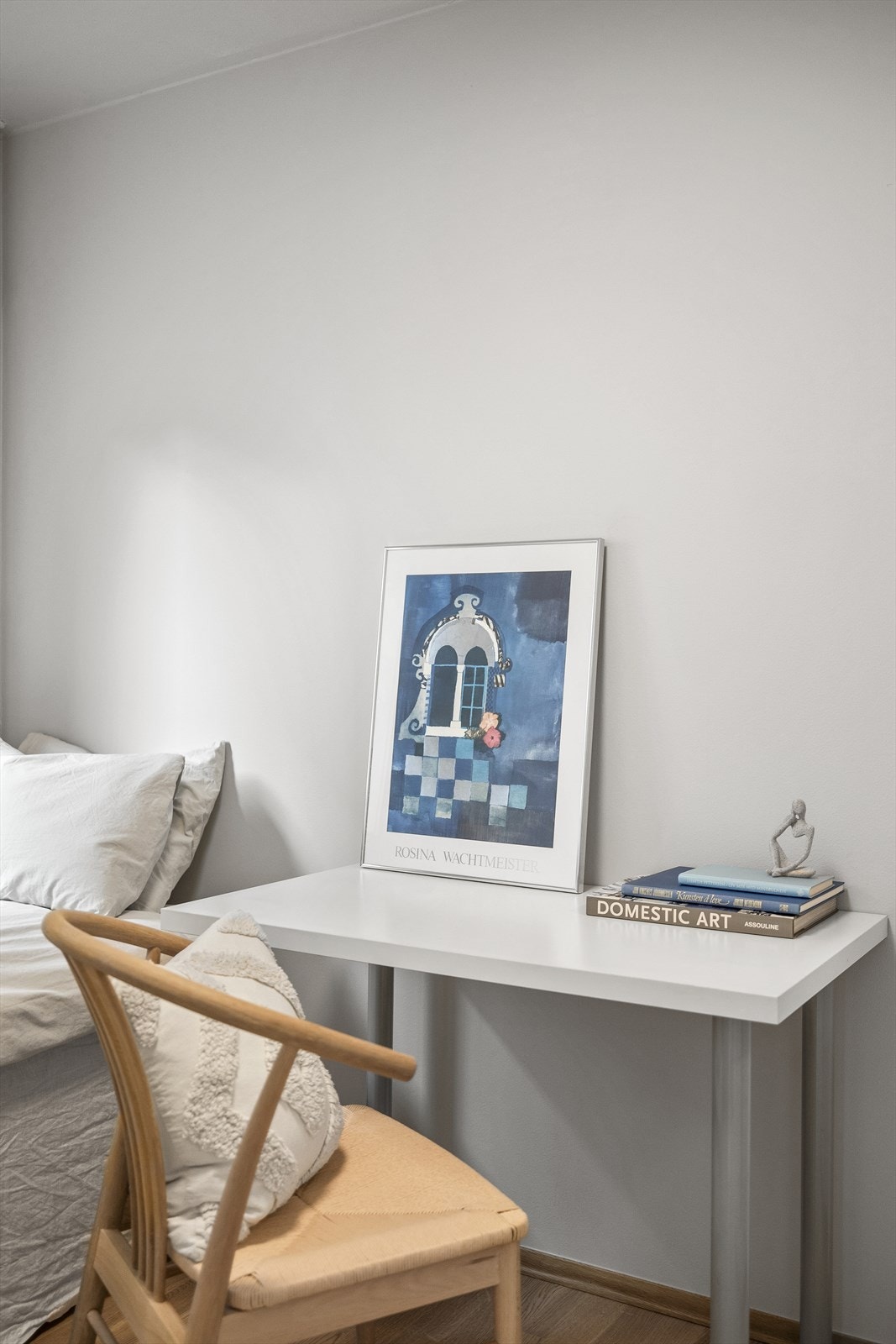 God plass til skrivebord for hjemmekontor. Galleribilde