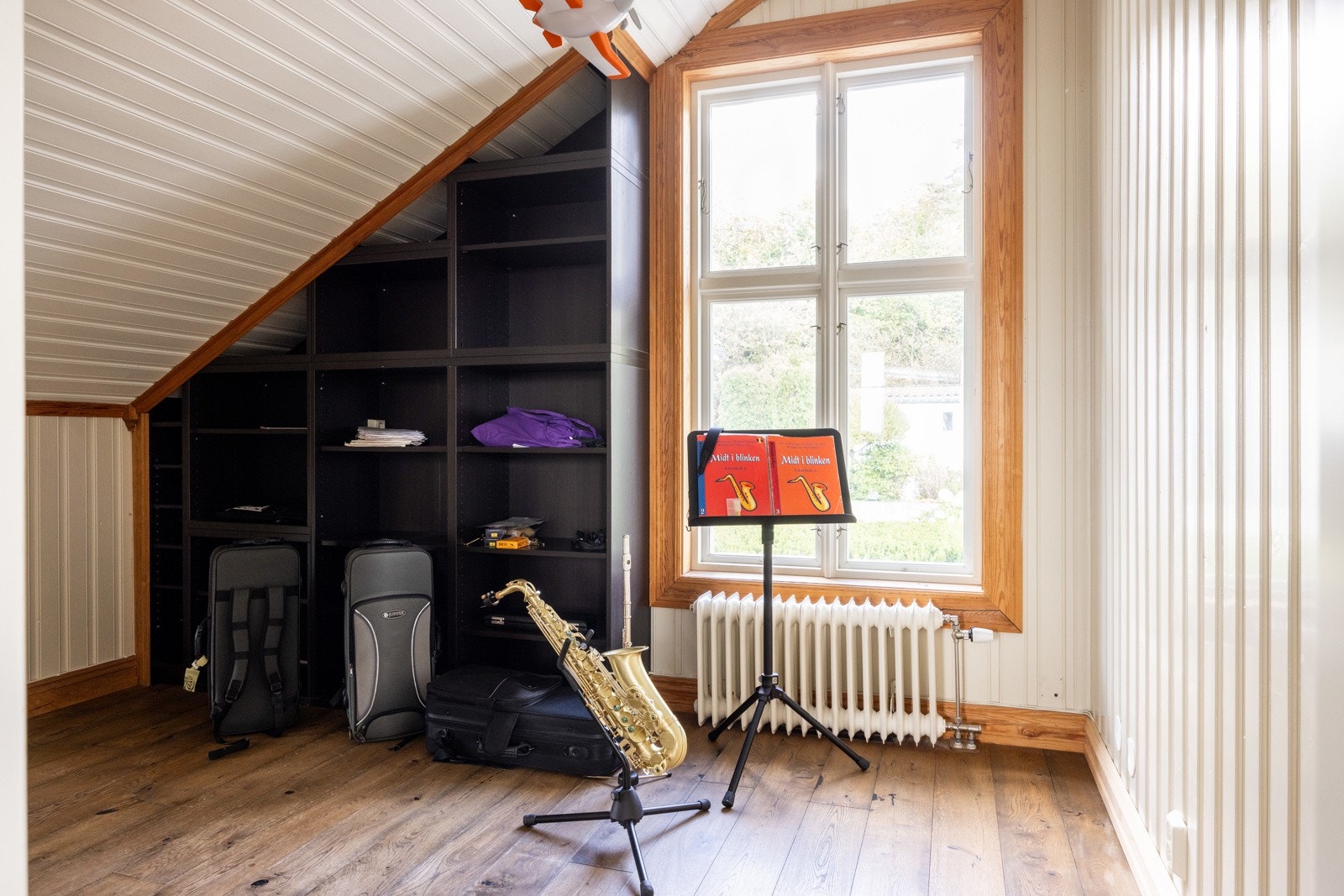 Dette er et av etasjens 4 soverom, perkfekt som kontor, gjesterom eller ekstra rom for oppbevaring. Galleribilde