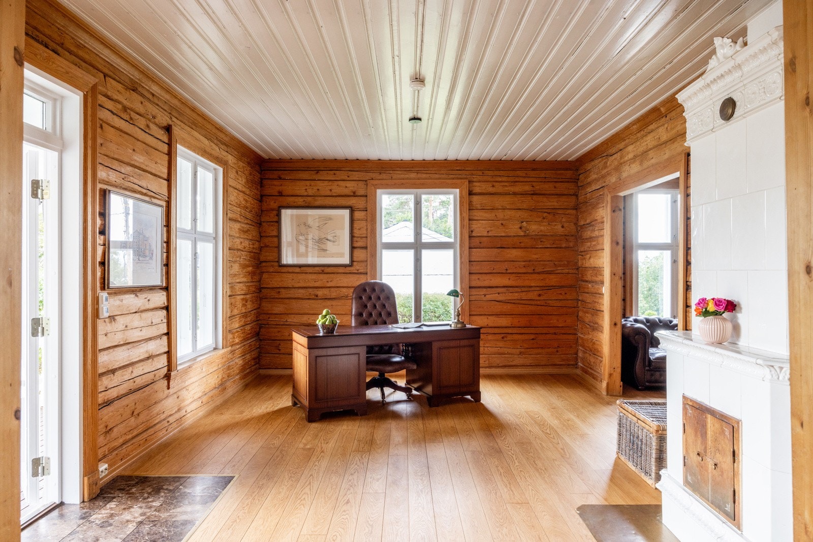 Villaen er holdt i en rustikk stil med meget luftige og åpne planløsninger. Galleribilde