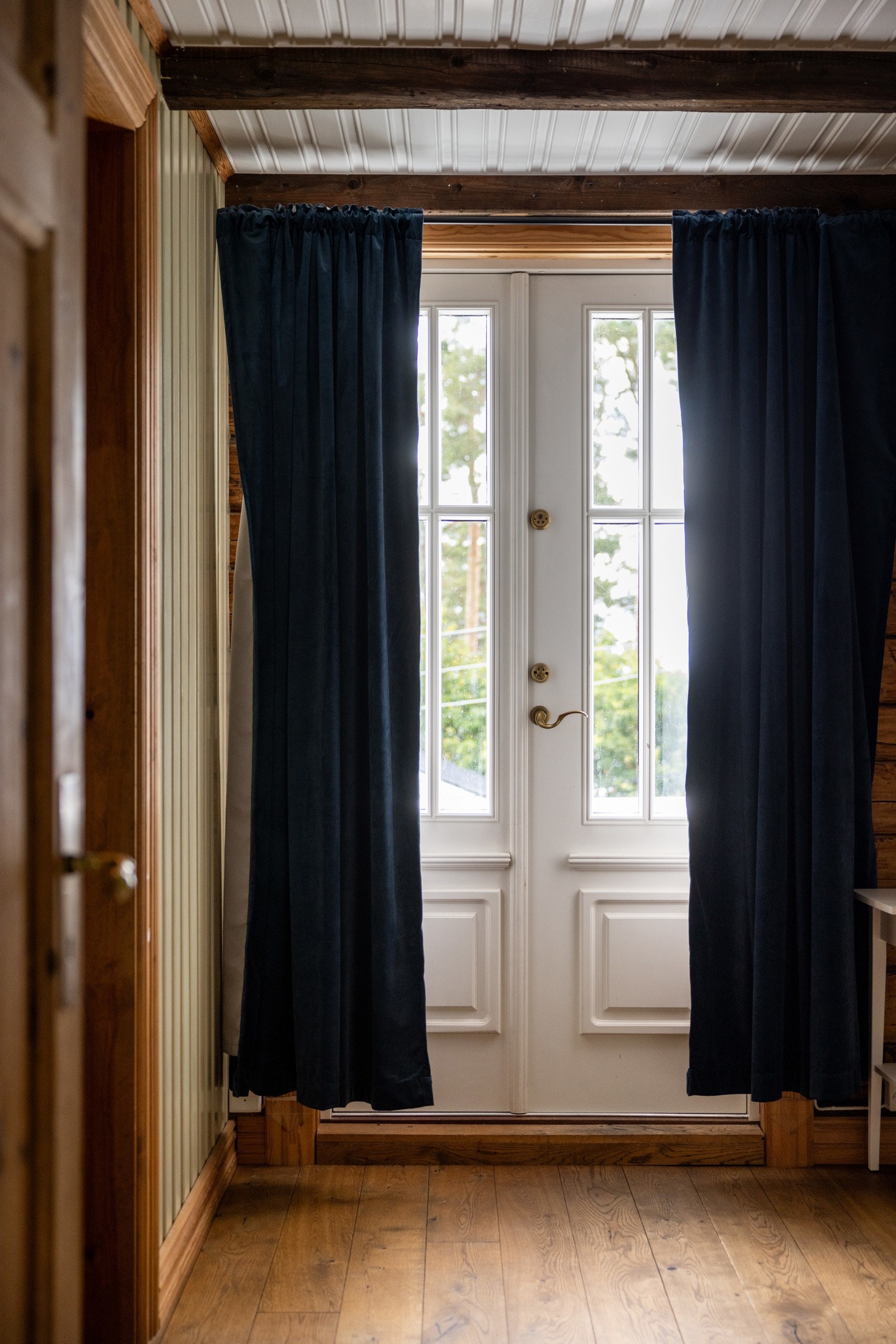 Fra rommet er det utgang til balkong. Galleribilde