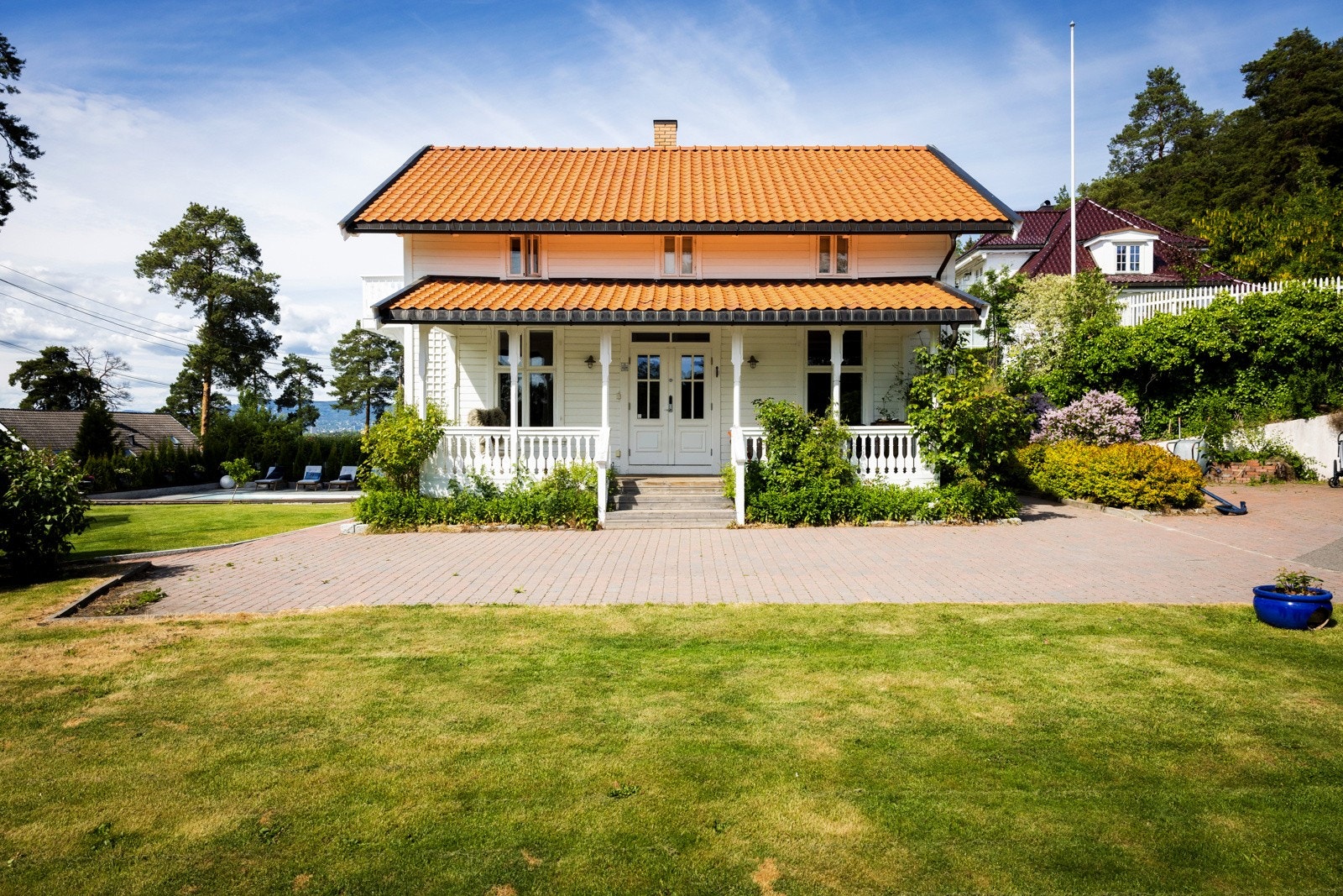 Boligen har en unik kombinasjon av klassisk arkitektur, komfort og en ettertraktet beliggenhet. Galleribilde