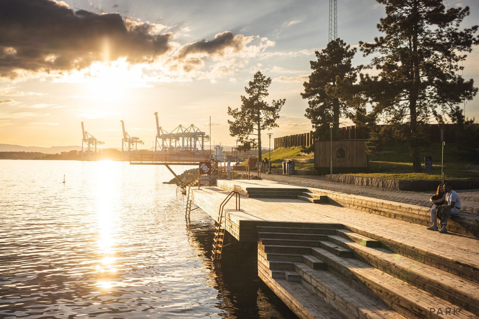 På Malmøya bor du tett på sjø og natur, med strender, båtliv og rekreasjon rett utenfor døren, samtidig som Oslo sentrum kun er en kort tur unna. Galleribilde