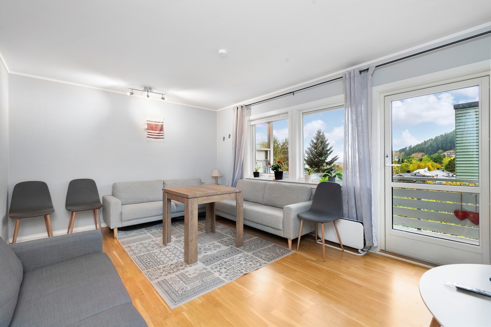 Stuen har godt med lysinnslipp Galleribilde